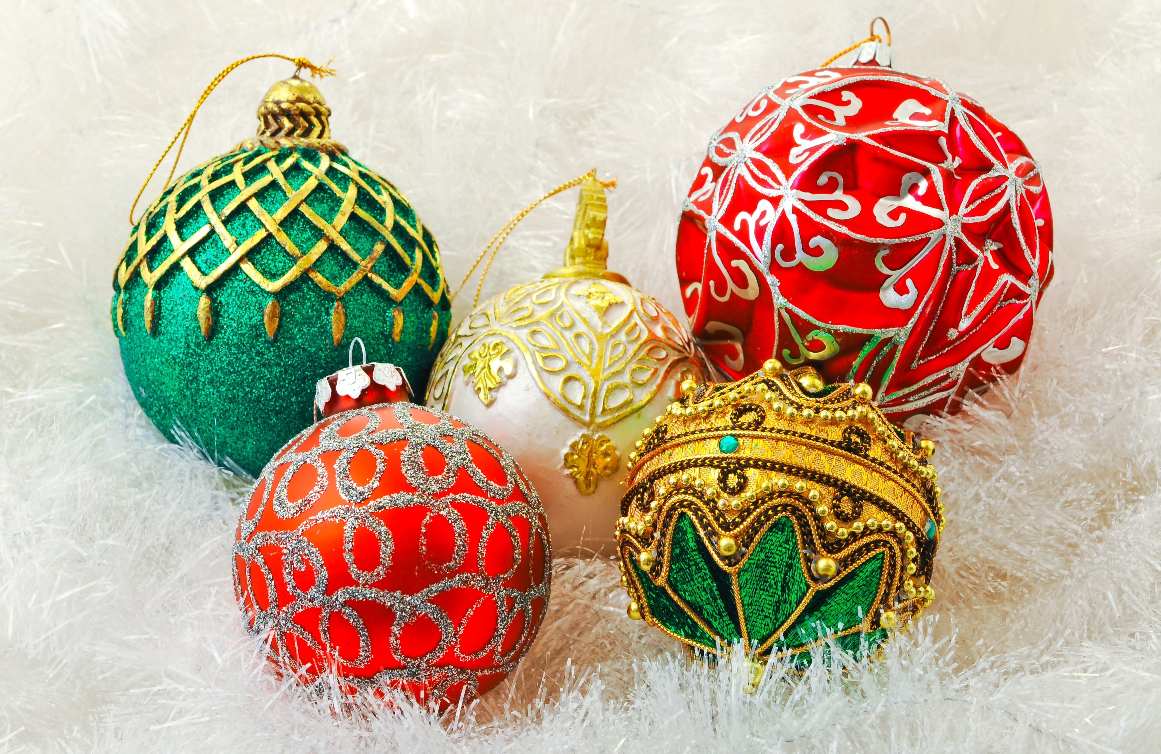 Christmas ornaments on white tinsel HD Wallpaper