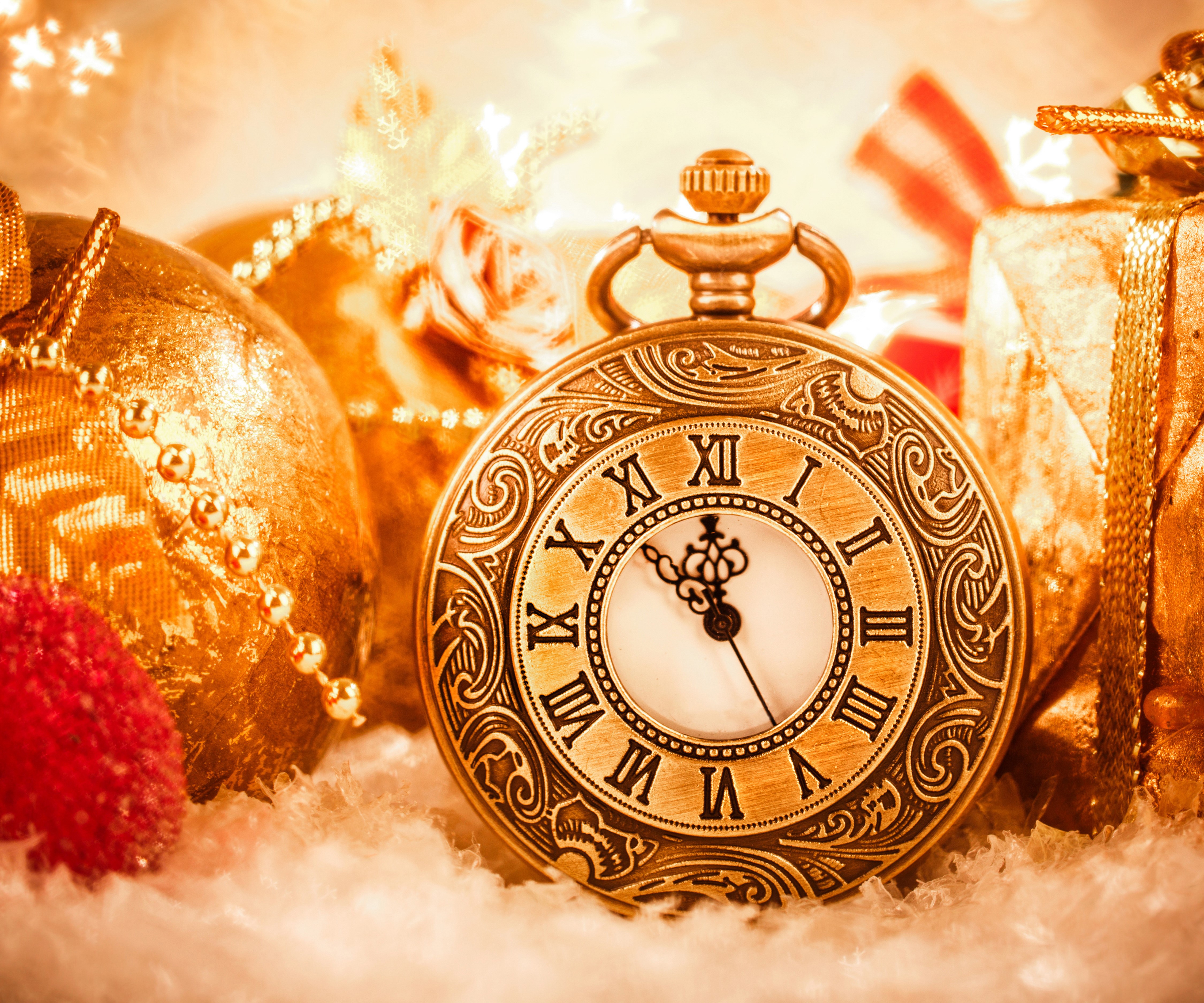 4K Christmas Clock and Gifts HD Wallpaper