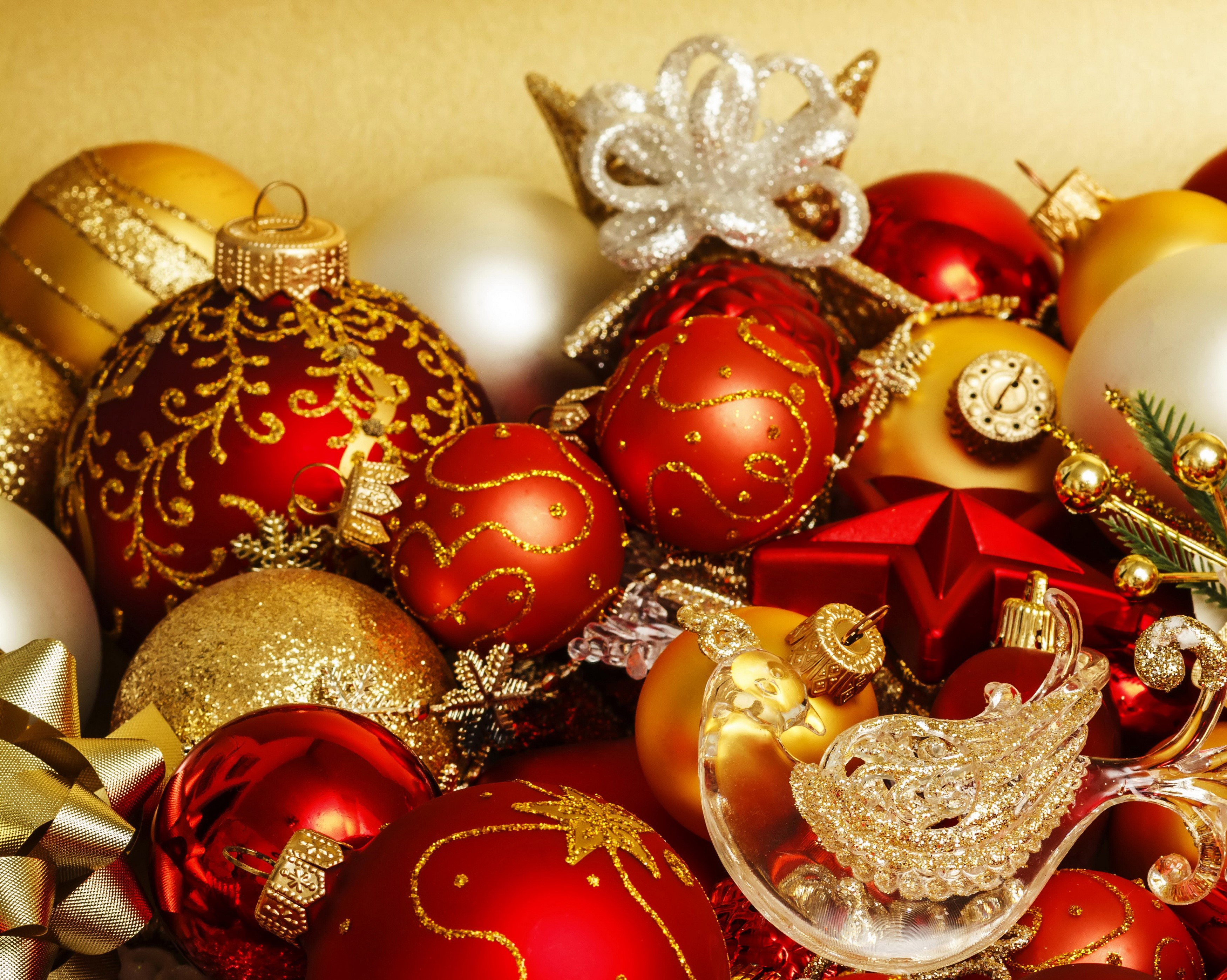 Christmas ornaments with red, gold, and silver balls HD Wallpaper