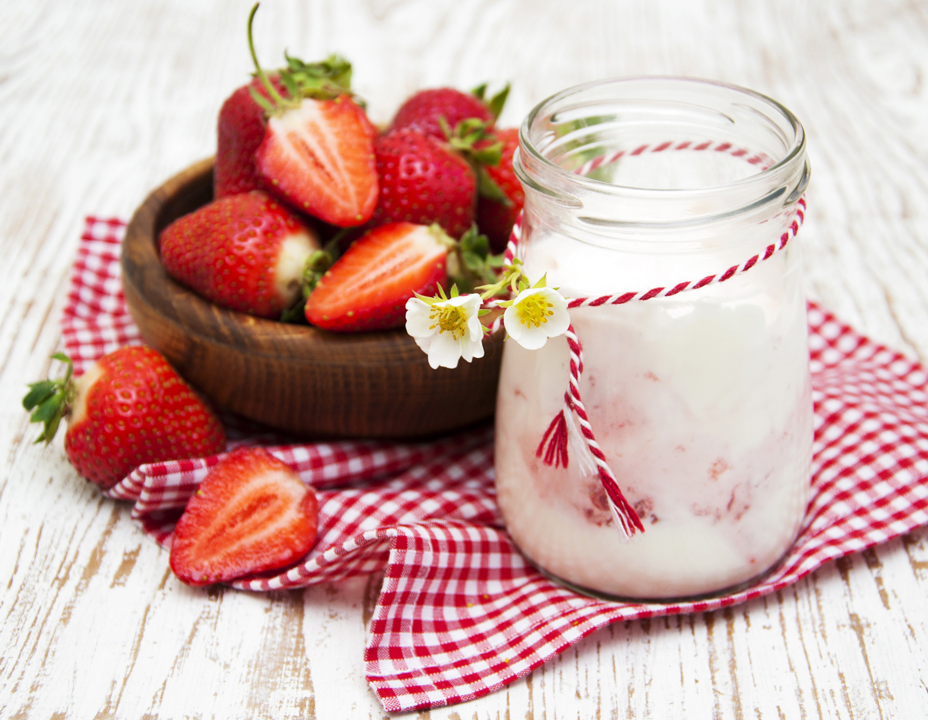 Strawberries and yogurt in a jar HD Wallpaper