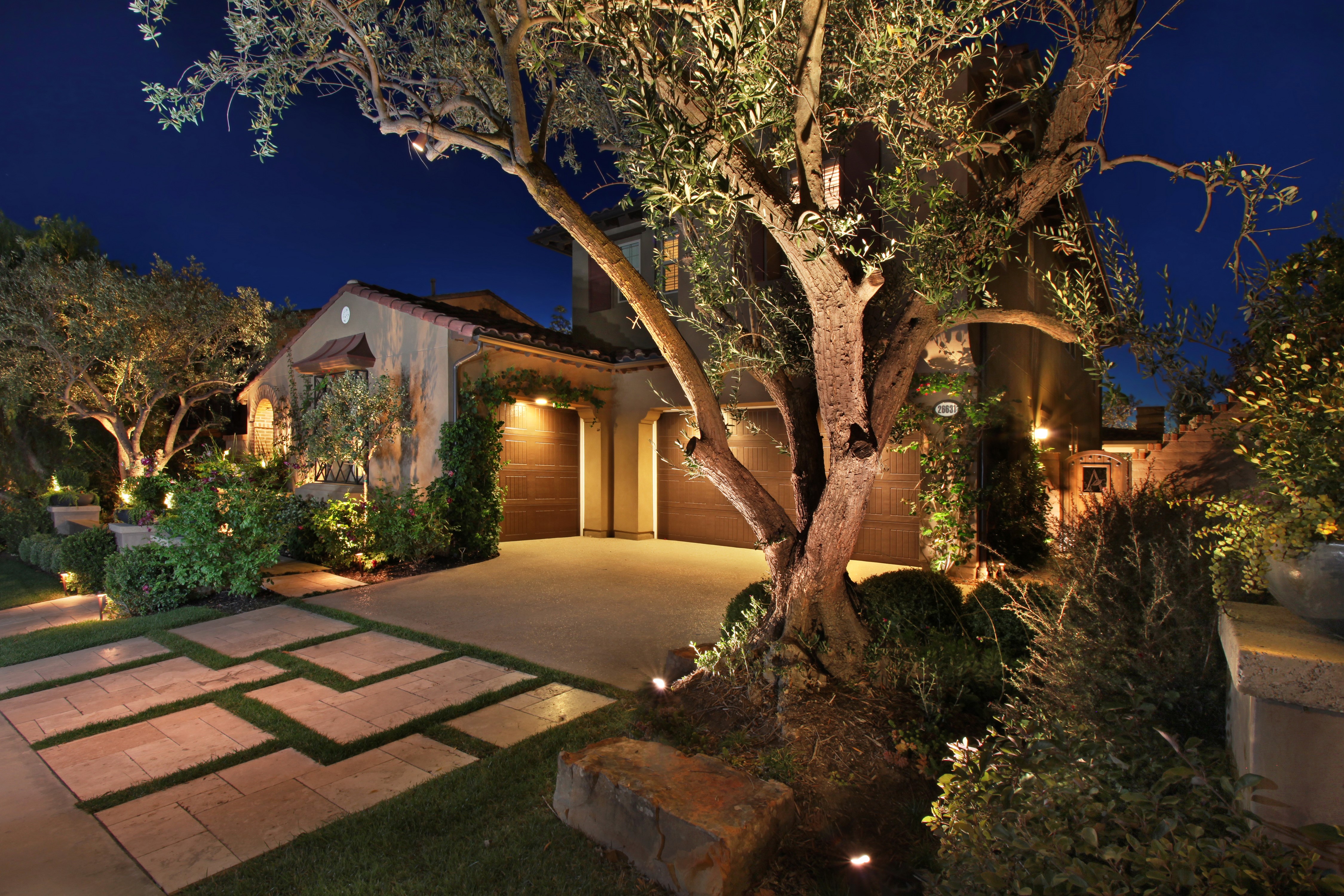 Illuminated House and Landscape in Rancho Mirage, California at Night HD Wallpaper