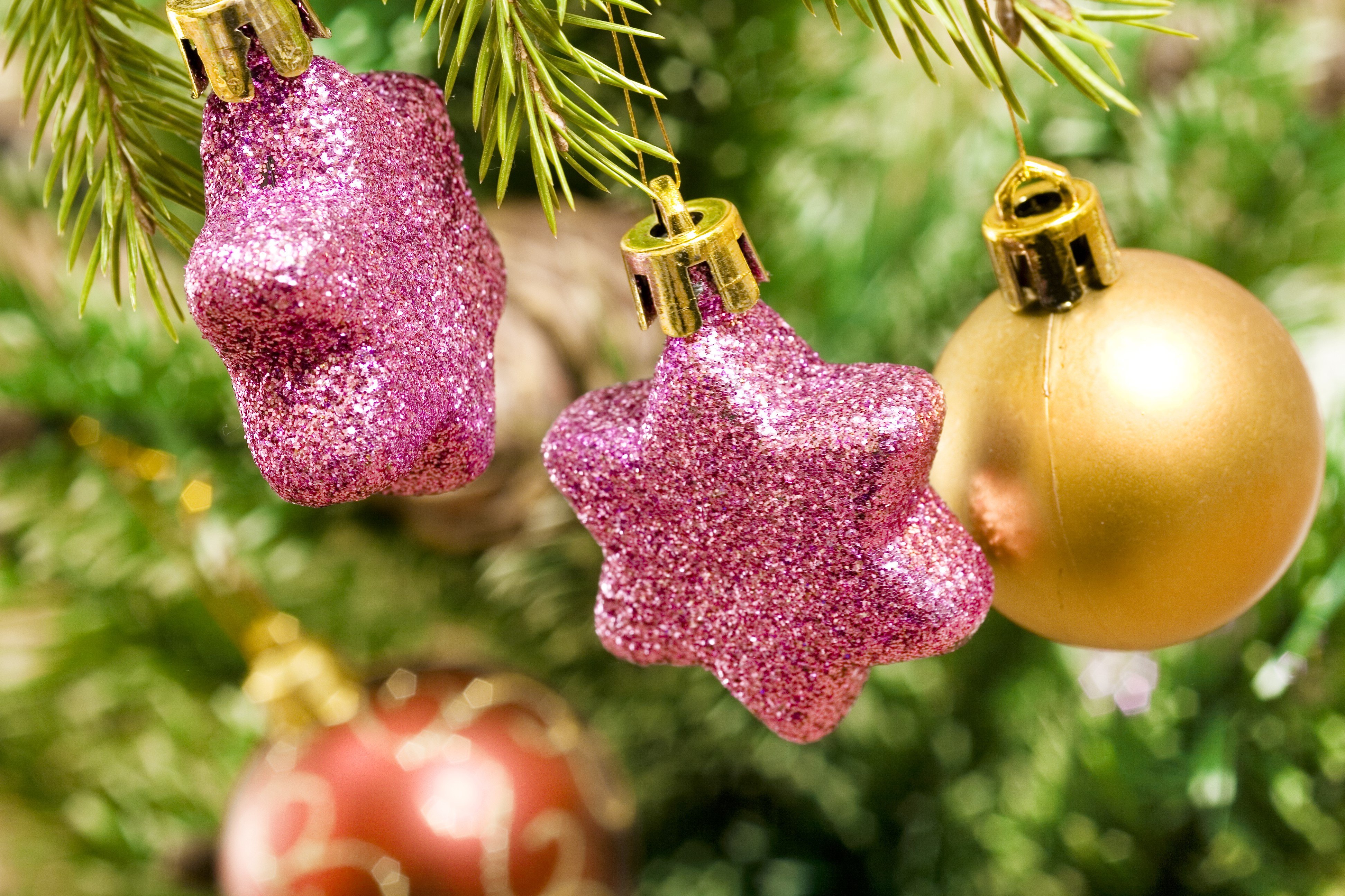 Christmas ornaments on a tree HD Wallpaper