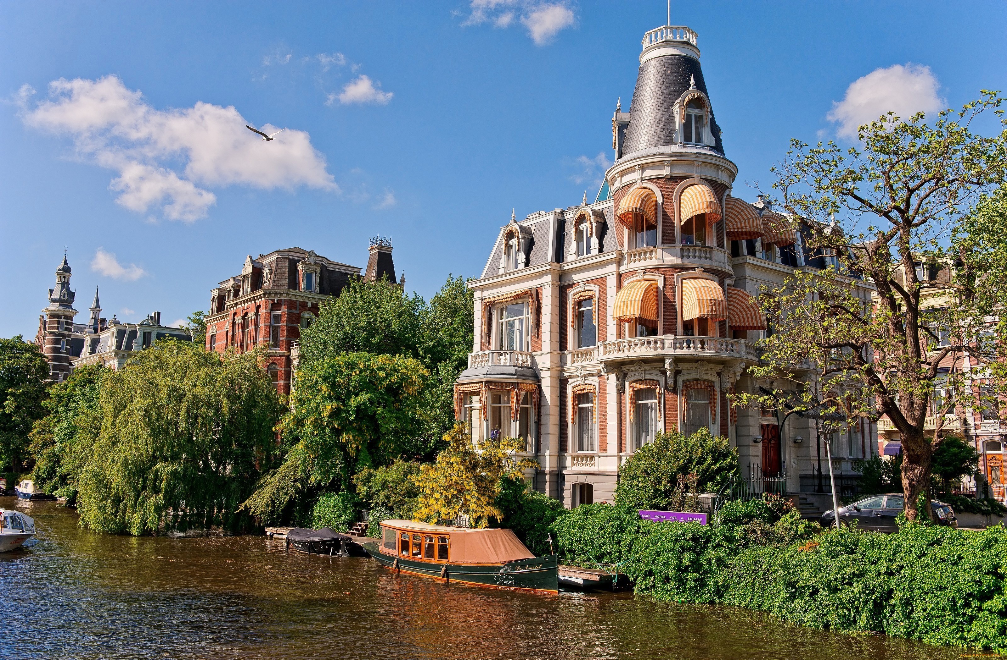 Amsterdam Canal with Historic Houses and Boats HD Wallpaper