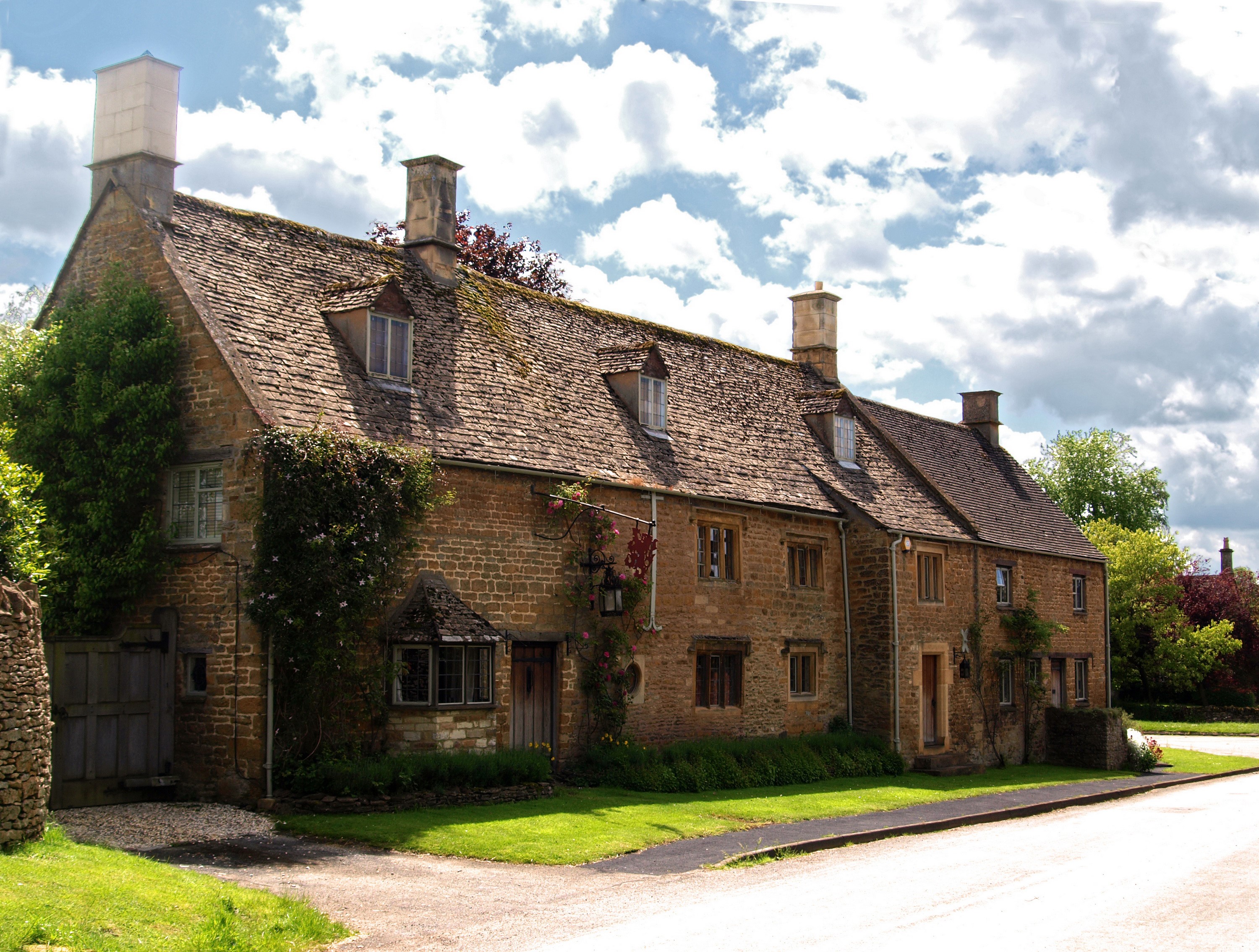 Stone Houses with Slate Roofs in Cherington, England HD Wallpaper