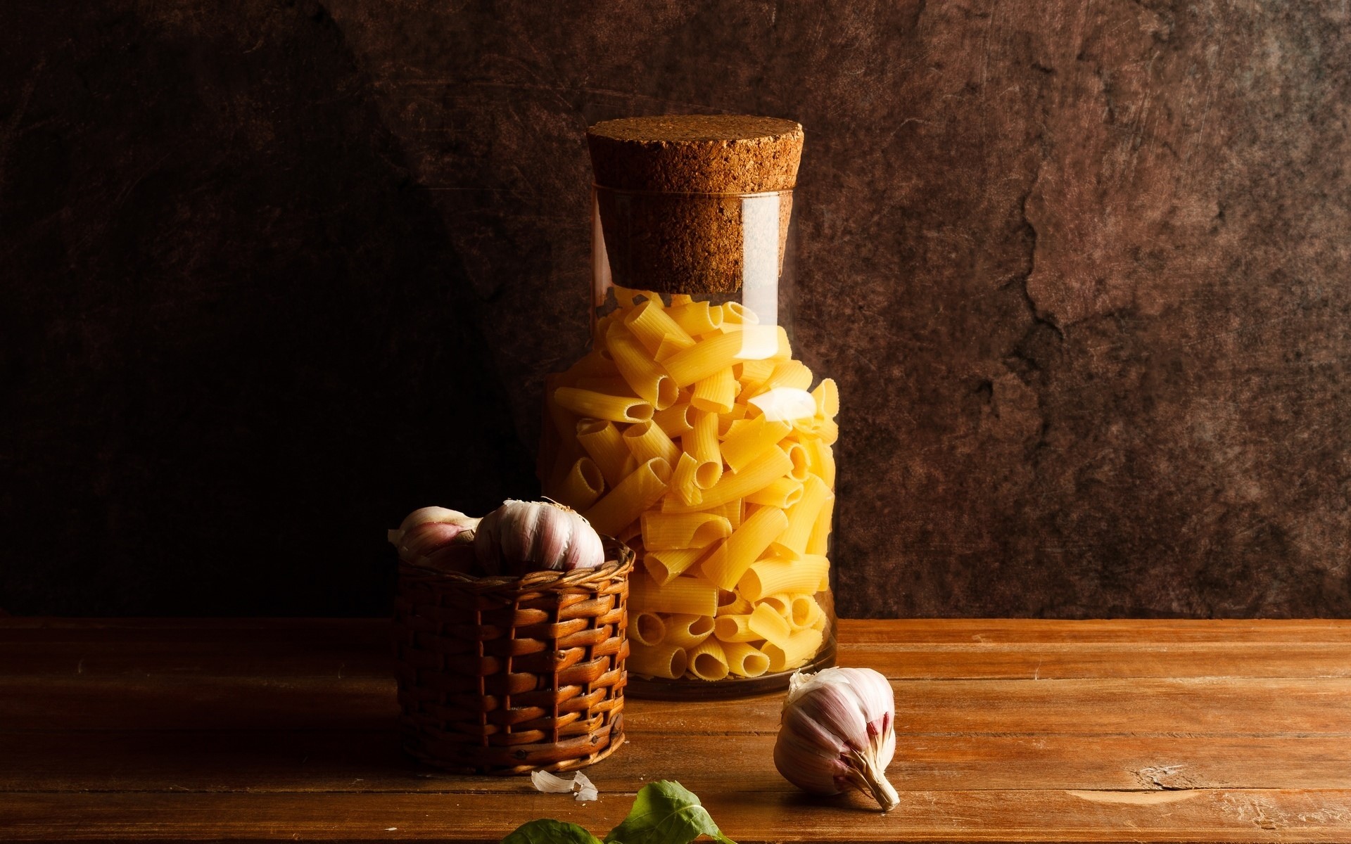 Pasta in a jar with garlic and basil HD Wallpaper