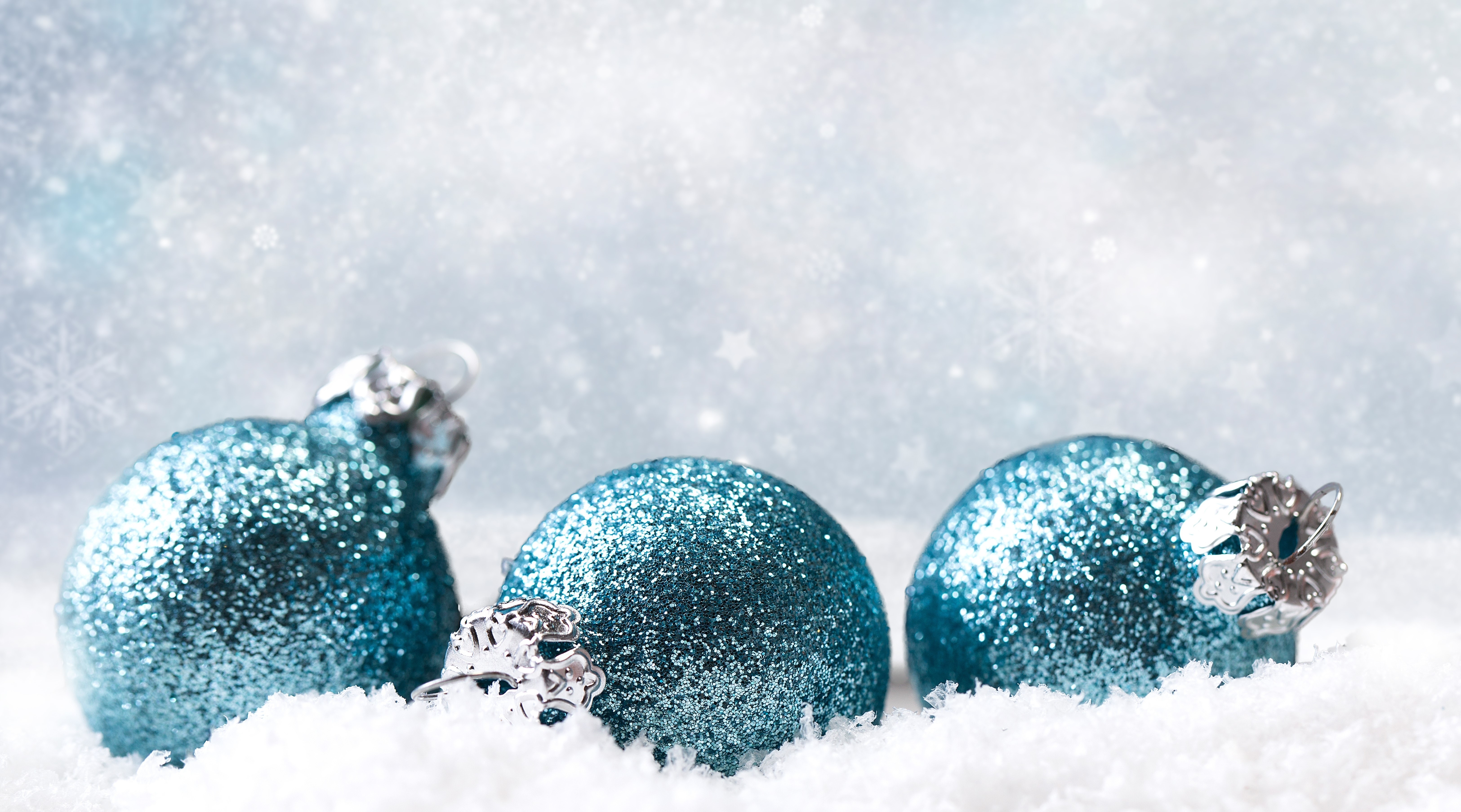Christmas balls in snow with snowflakes HD Wallpaper