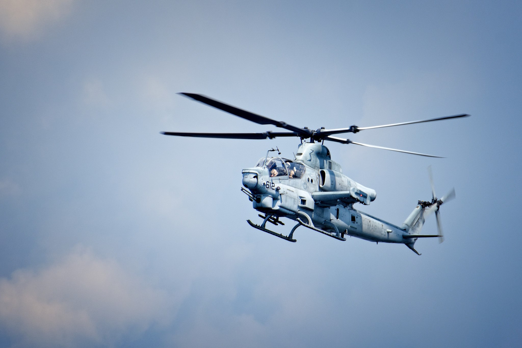 Bell AH-1Z Viper helicopter in flight HD Wallpaper