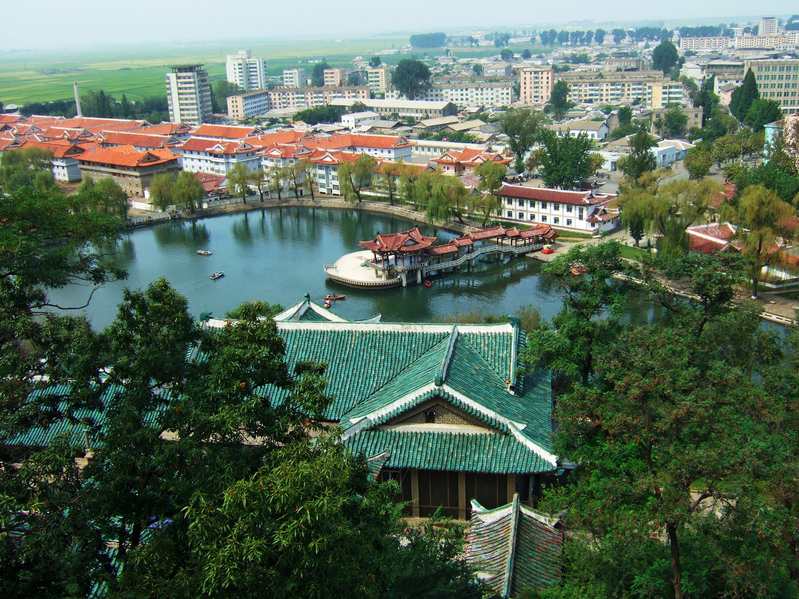 Cityscape with lake and traditional buildings HD Wallpaper