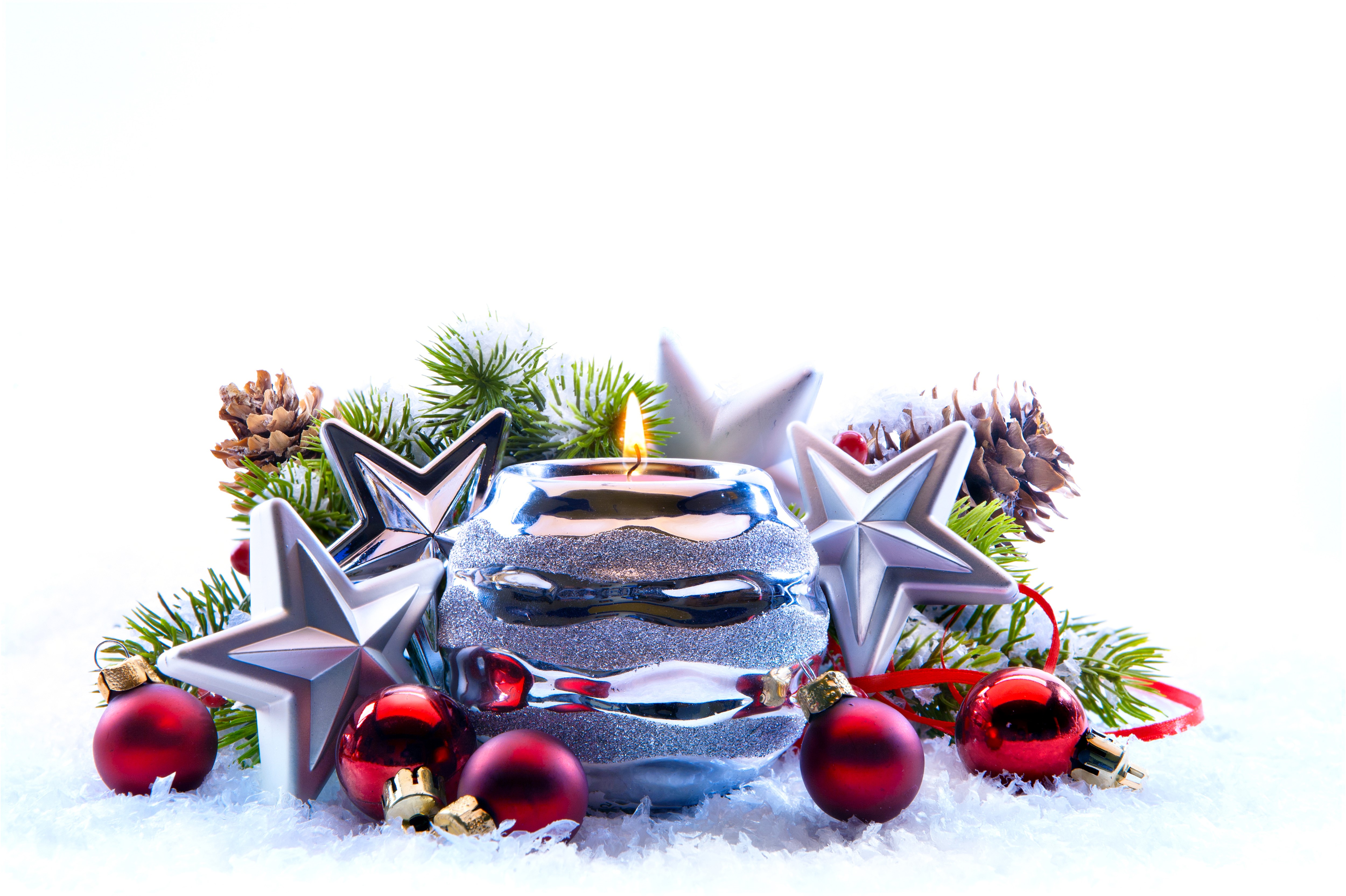 Christmas candle with ornaments and pine cones HD Wallpaper