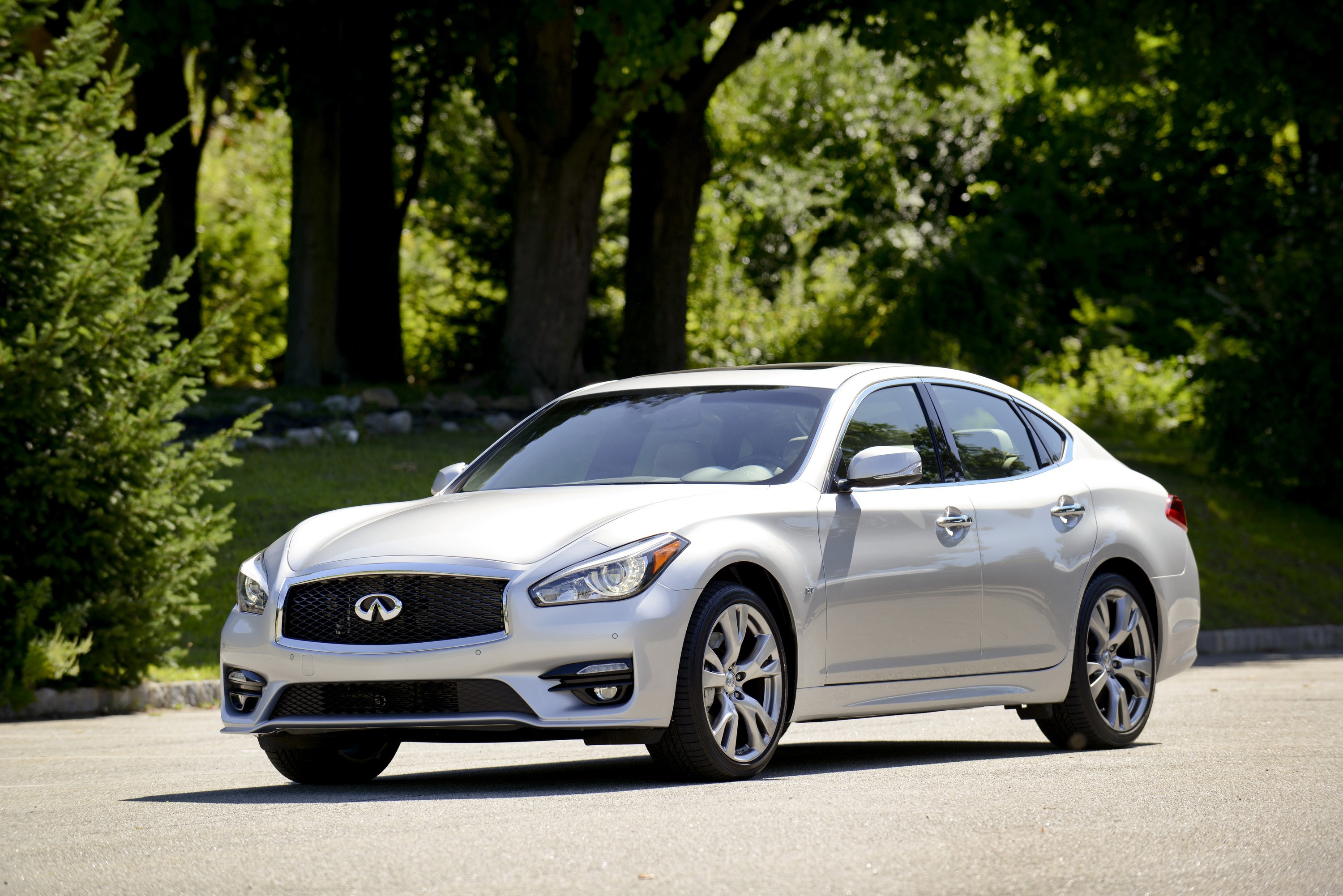 White 2015 Infiniti Q70 Metallic Sedan HD Wallpaper