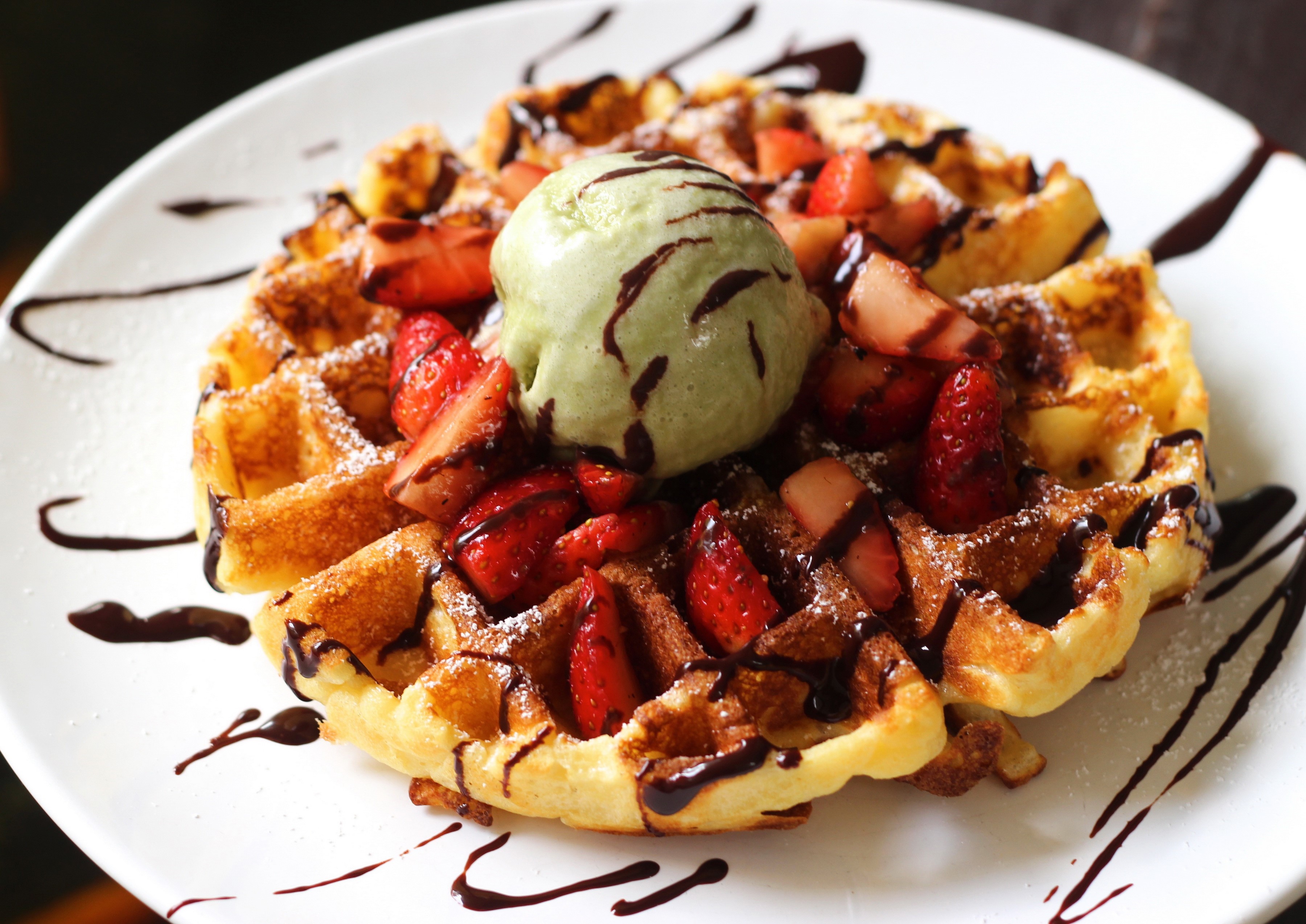 Waffle with strawberries and ice cream HD Wallpaper