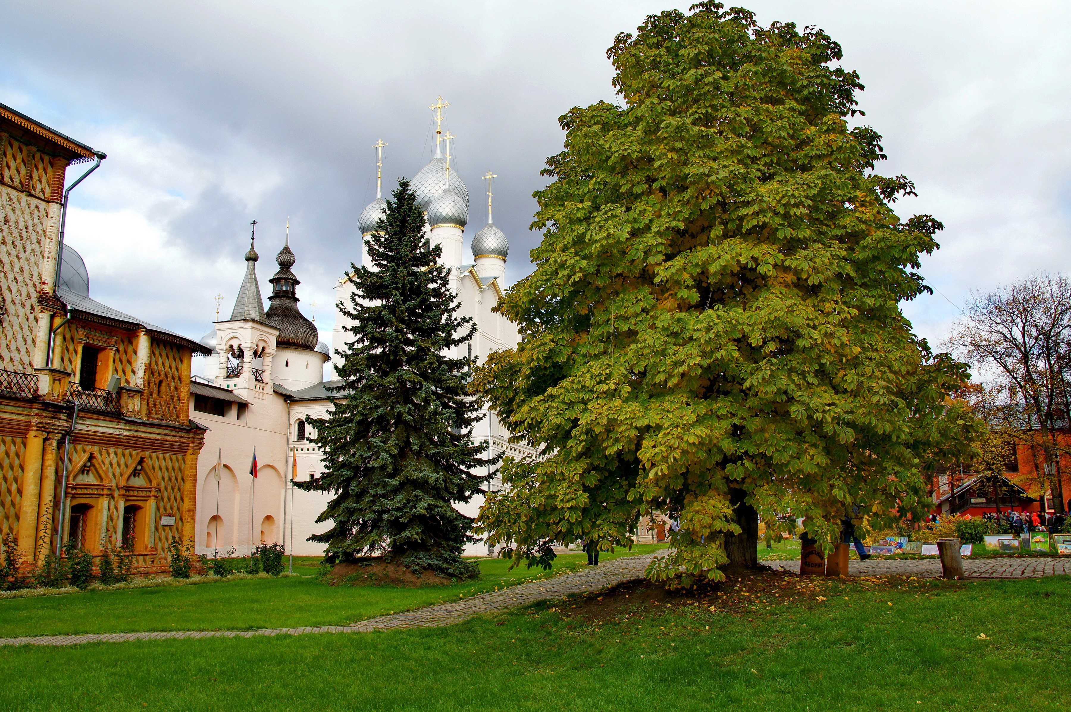 Orthodox churches and trees in Russia HD Wallpaper