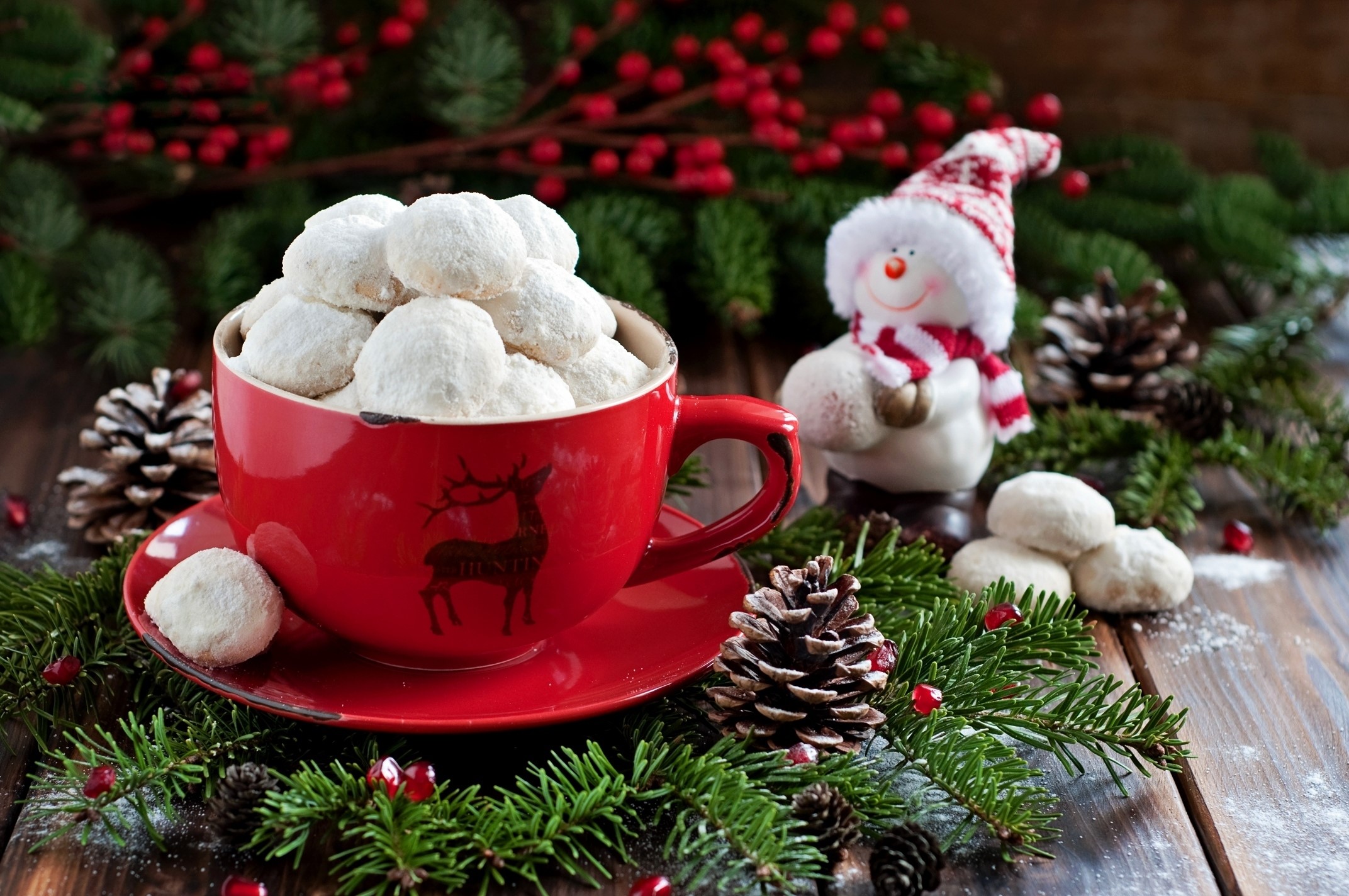 Christmas cookies in a red cup with a snowman decoration HD Wallpaper