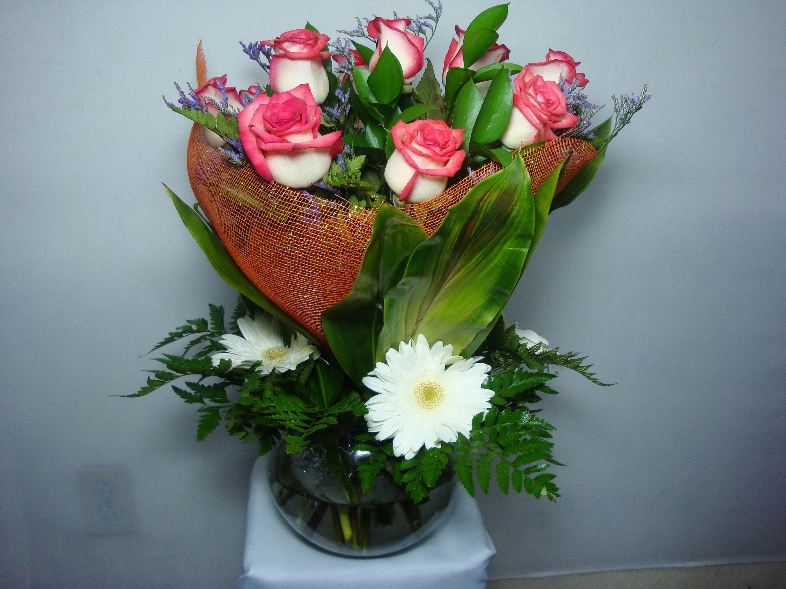 Bouquet of Roses and Gerberas in a Vase HD Wallpaper