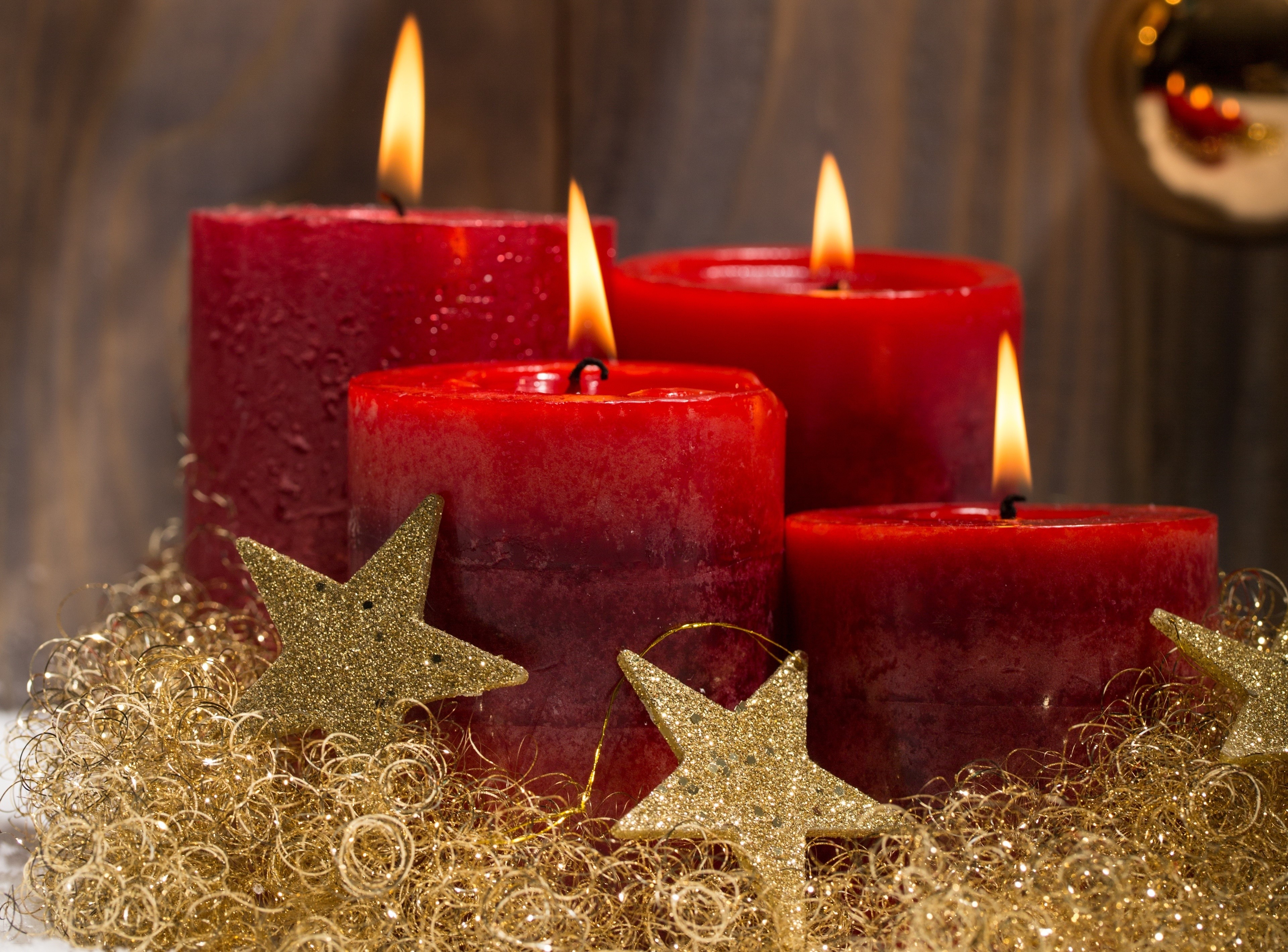 Four red candles with gold stars HD Wallpaper