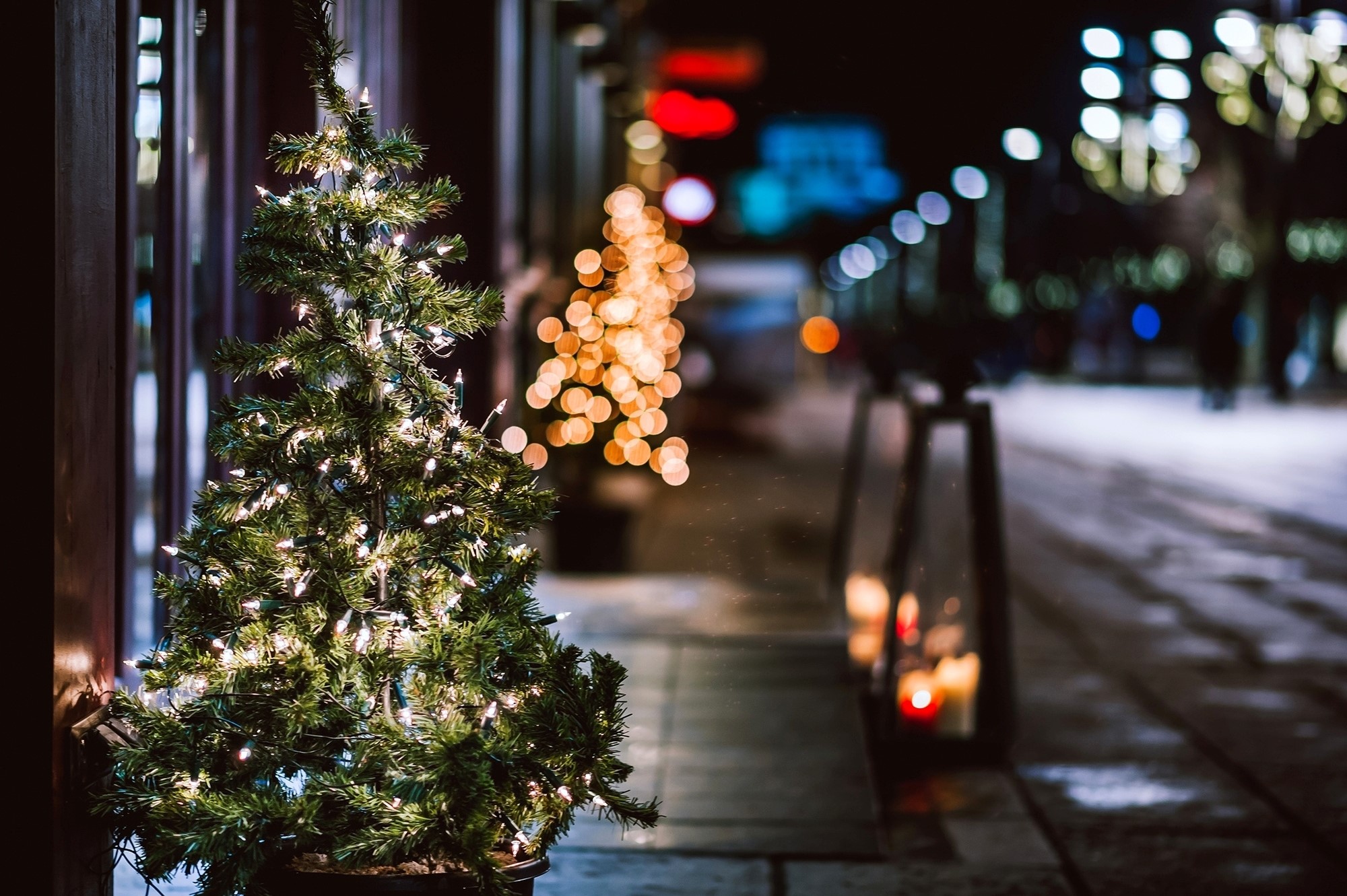 Christmas tree with lights on a street at night HD Wallpaper