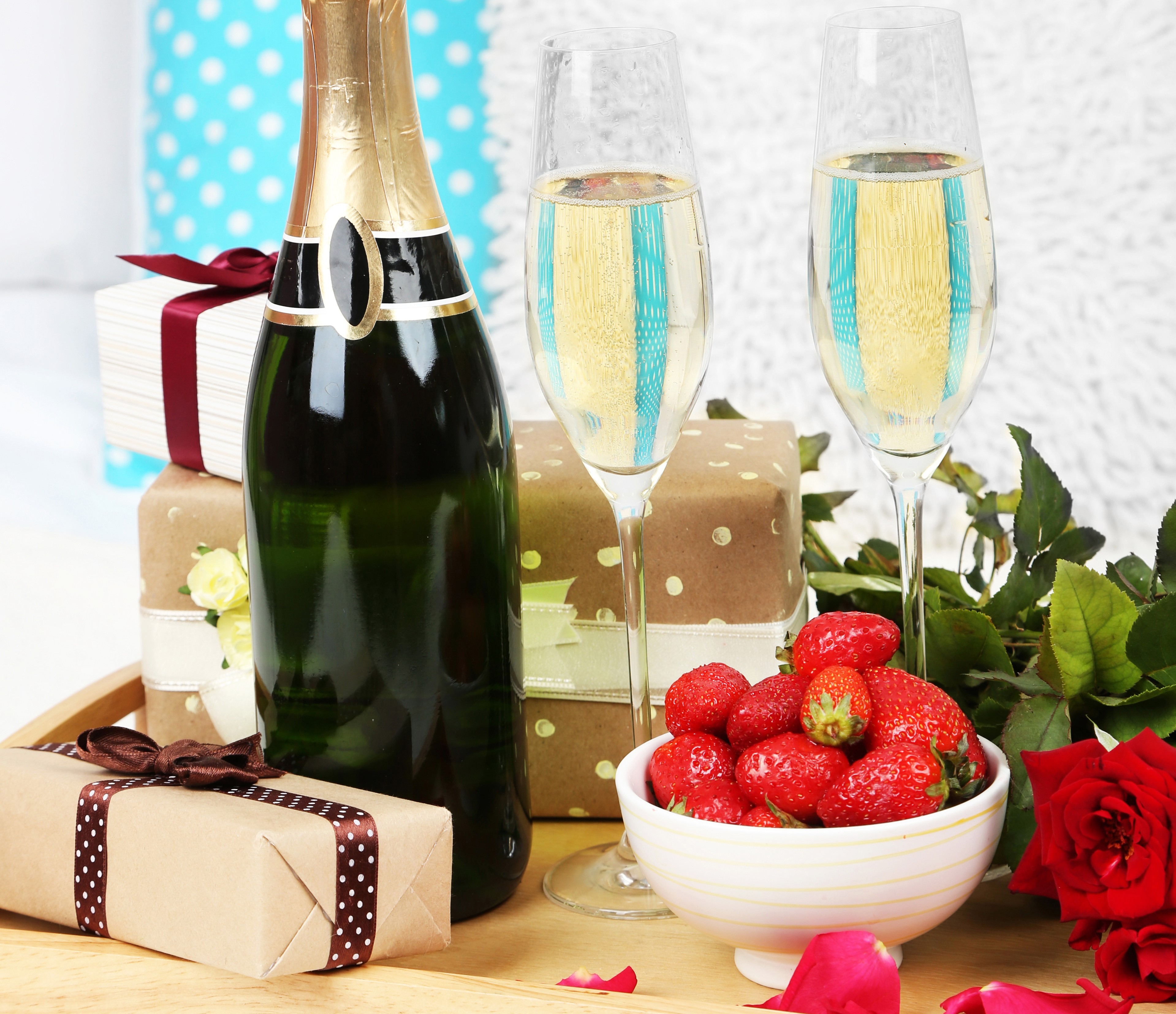 Champagne bottle, glasses, strawberries, and gifts on a tray HD Wallpaper