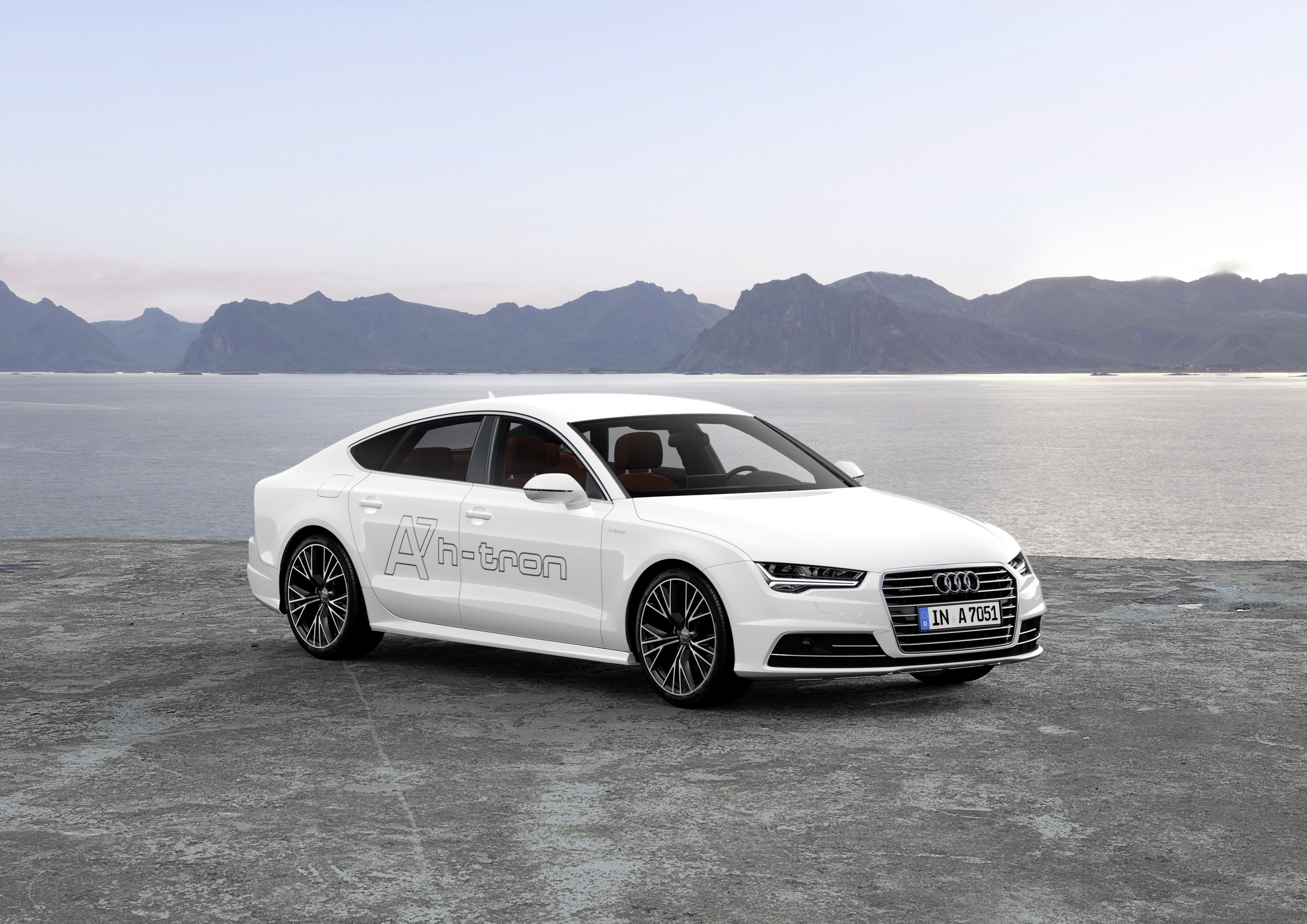 White Audi A7 Sportback h-tron quattro HD Wallpaper
