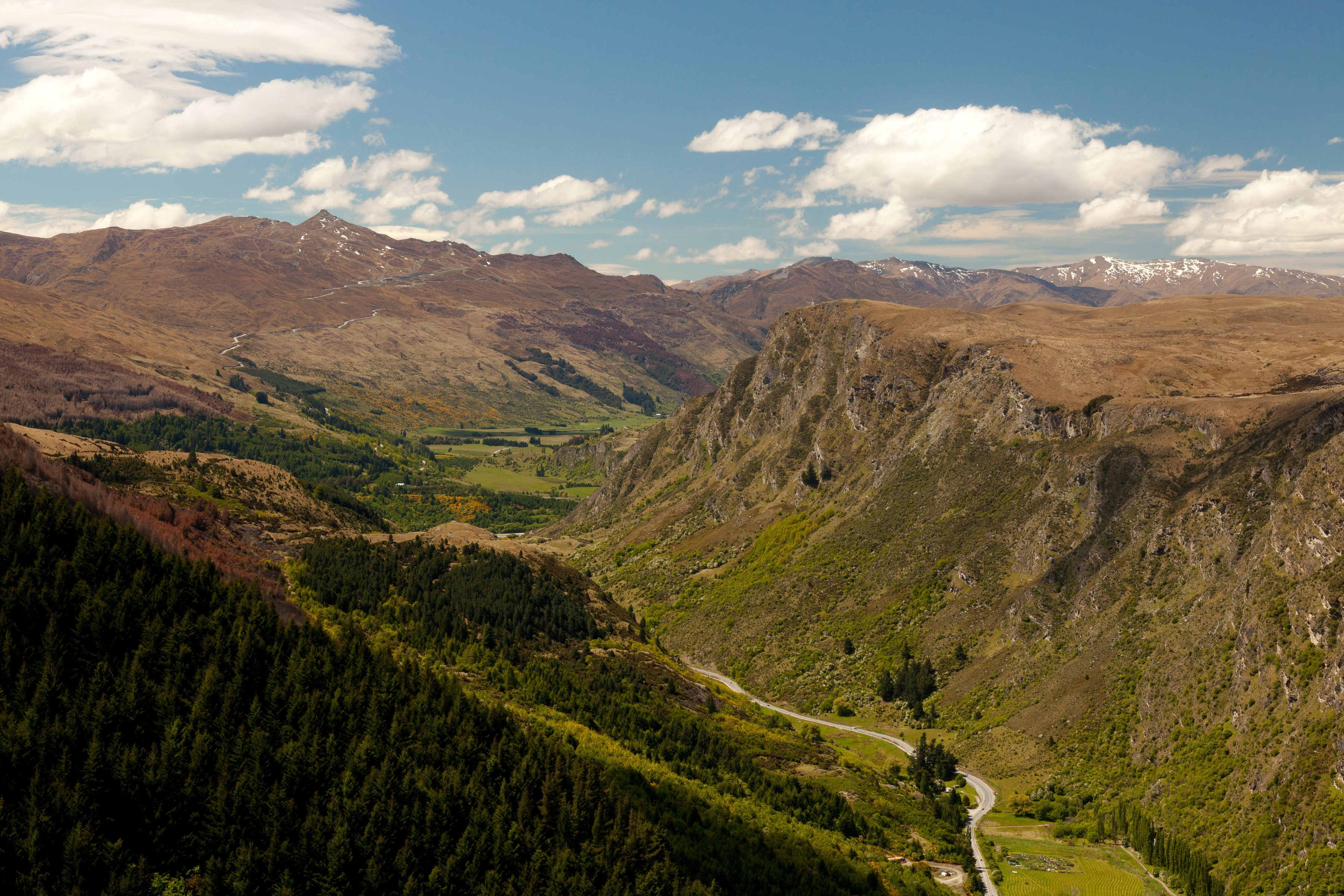 Valley and mountains in Queenstown, New Zealand HD Wallpaper