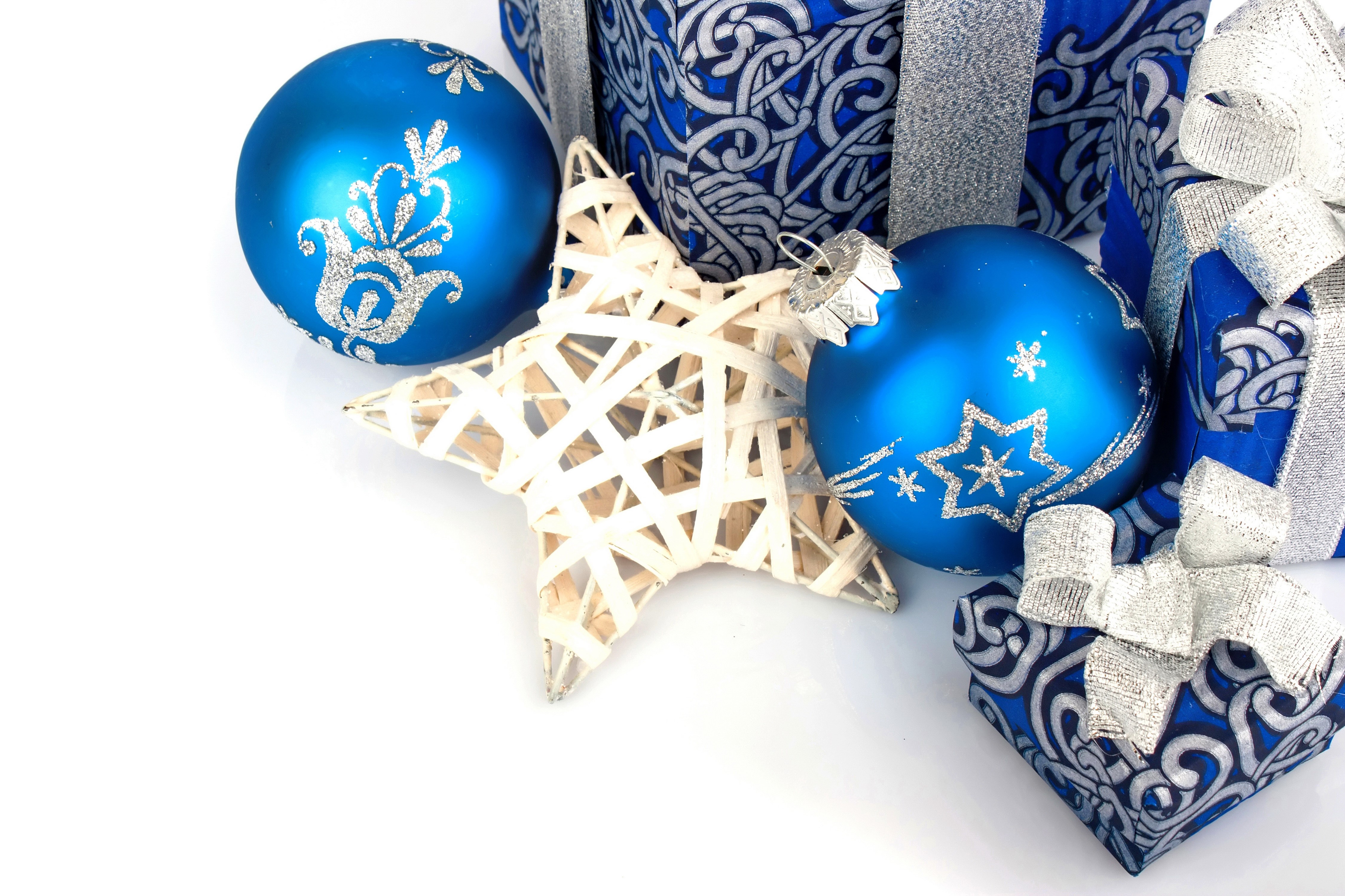 Christmas ornaments and gifts HD Wallpaper