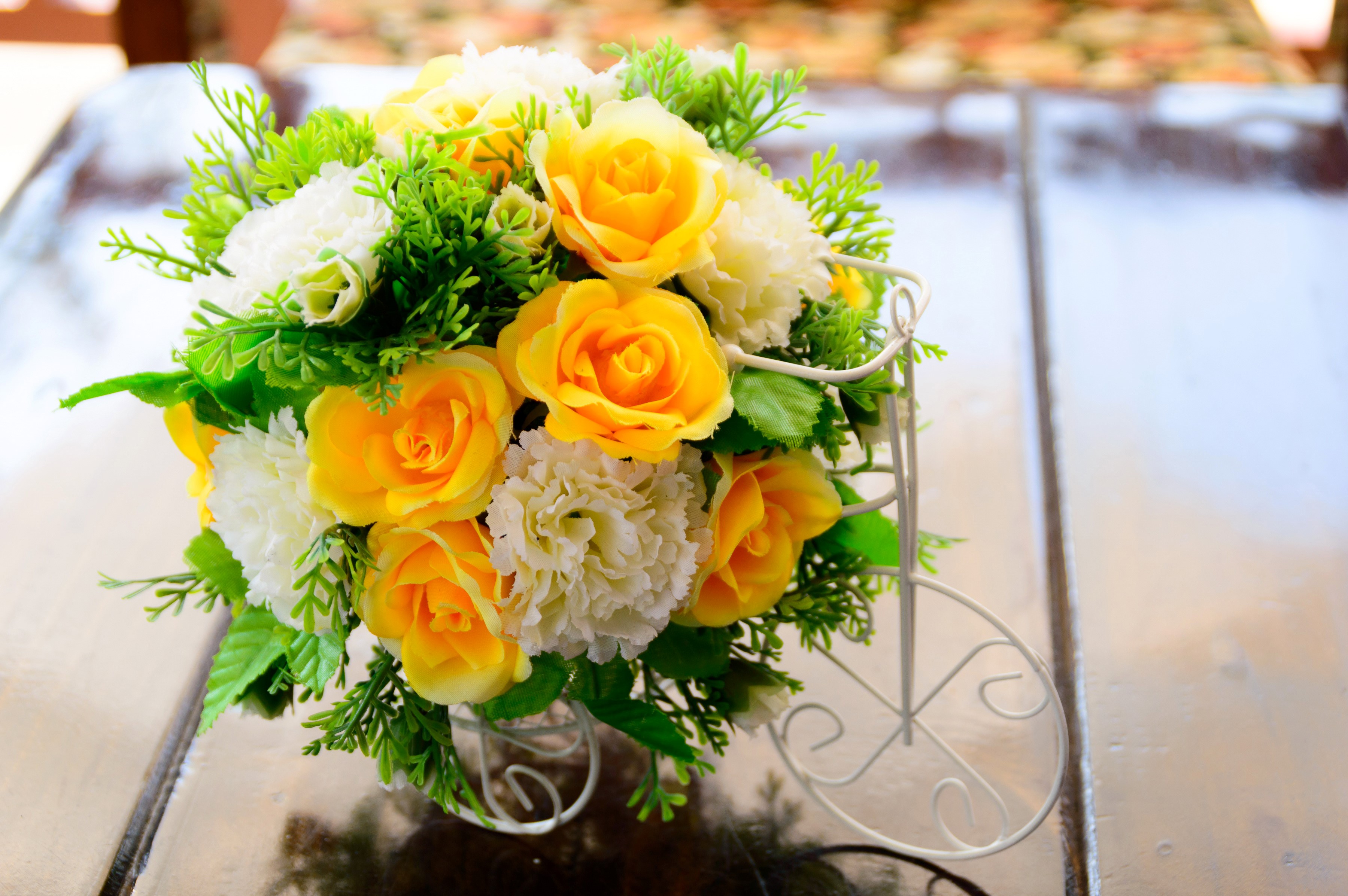 Yellow and white roses in a decorative basket HD Wallpaper