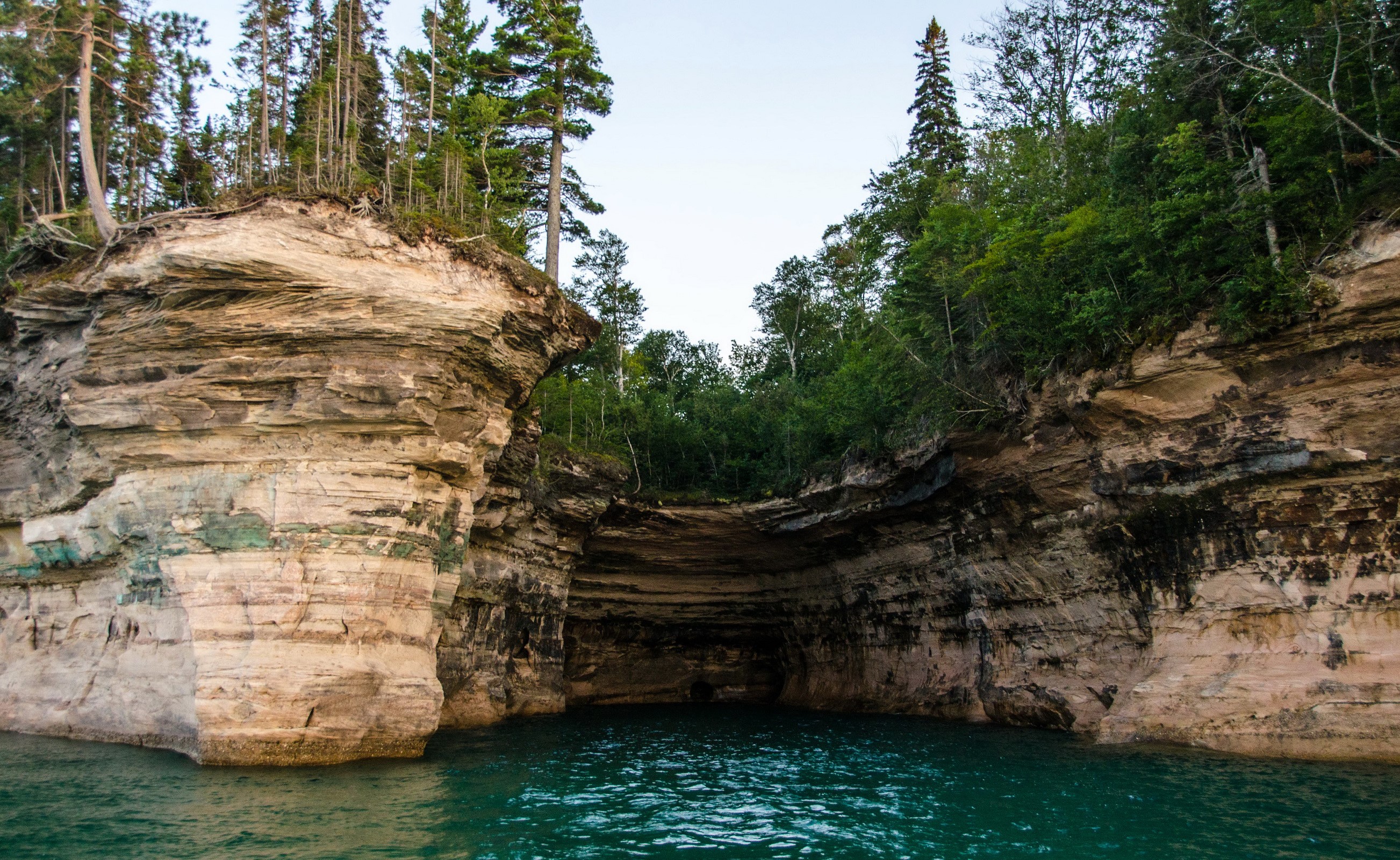 Cave entrance in Lake Superior, Michigan HD Wallpaper