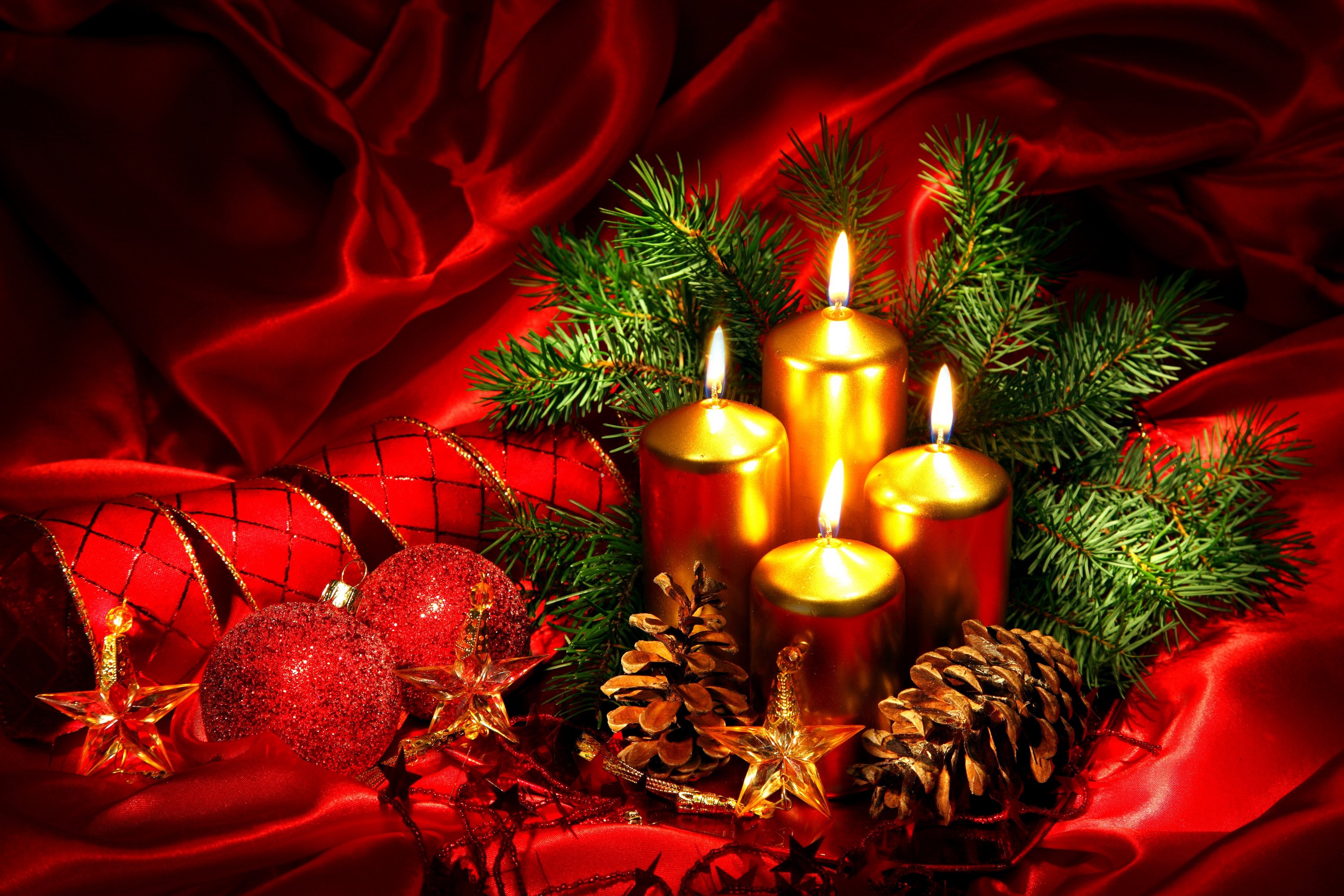 Christmas candles with pine cones and ornaments on red silk HD Wallpaper