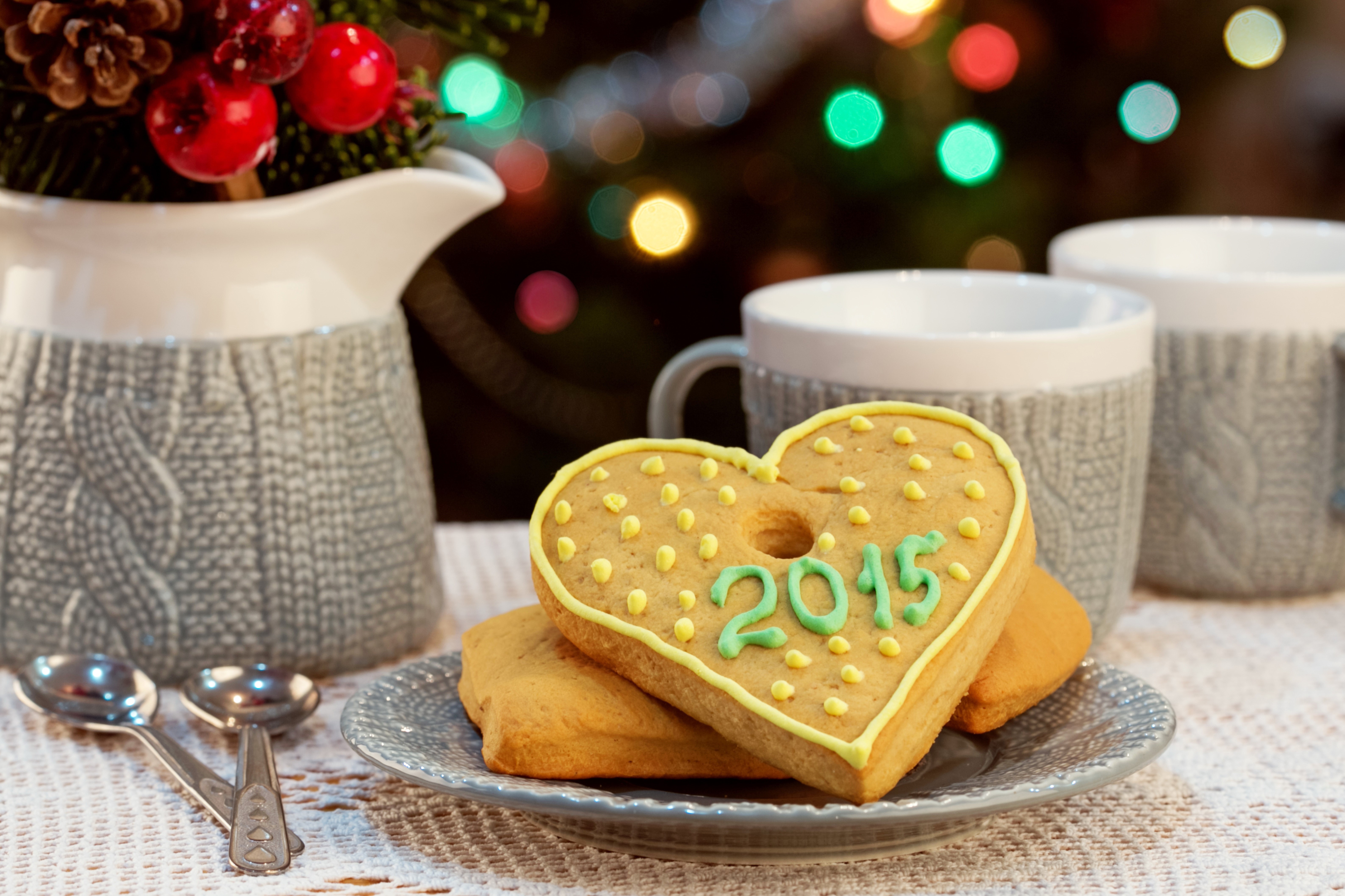 Christmas cookies with 2015 decoration and mugs HD Wallpaper