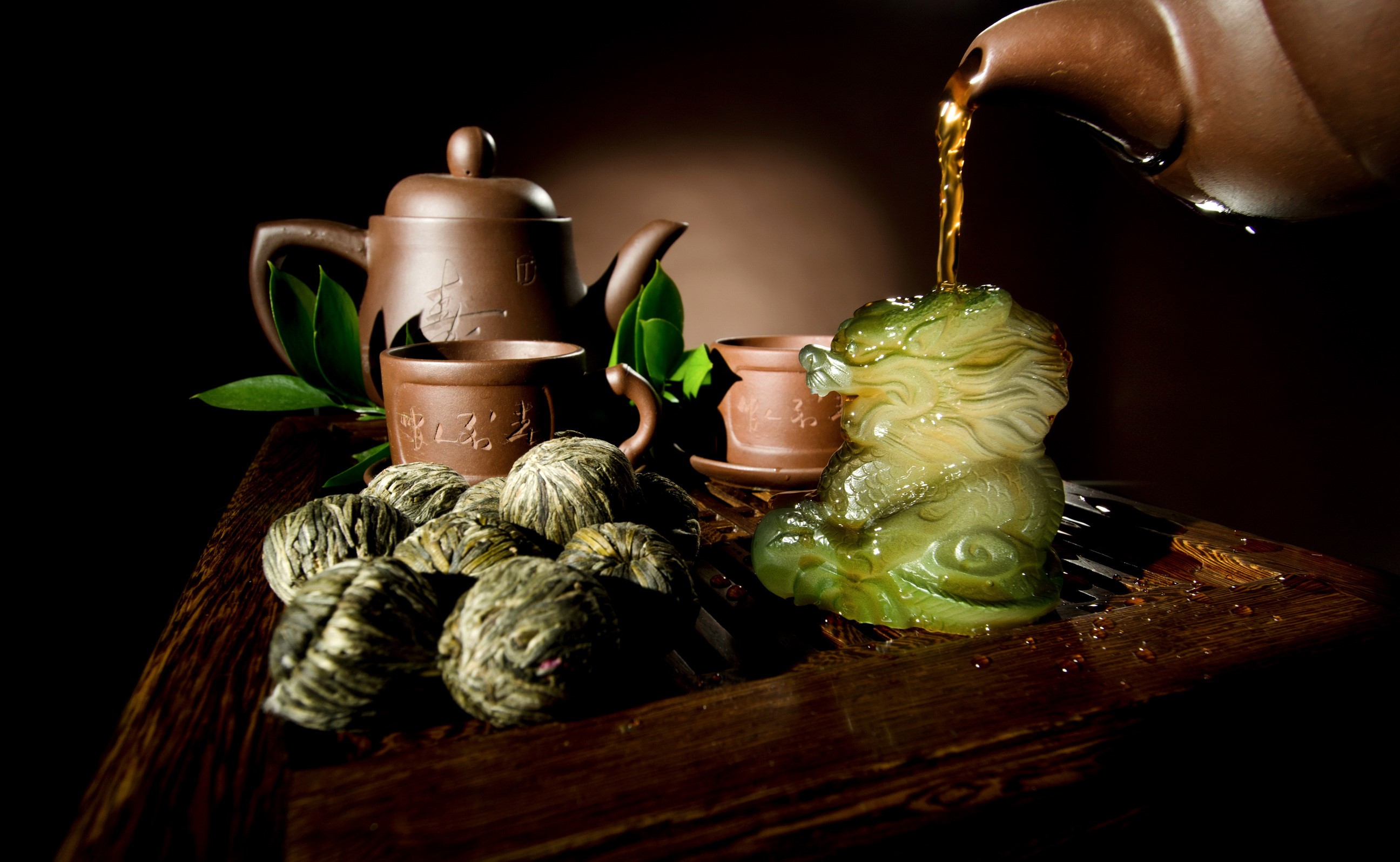 Tea ceremony with teapot, cups, and blooming tea HD Wallpaper