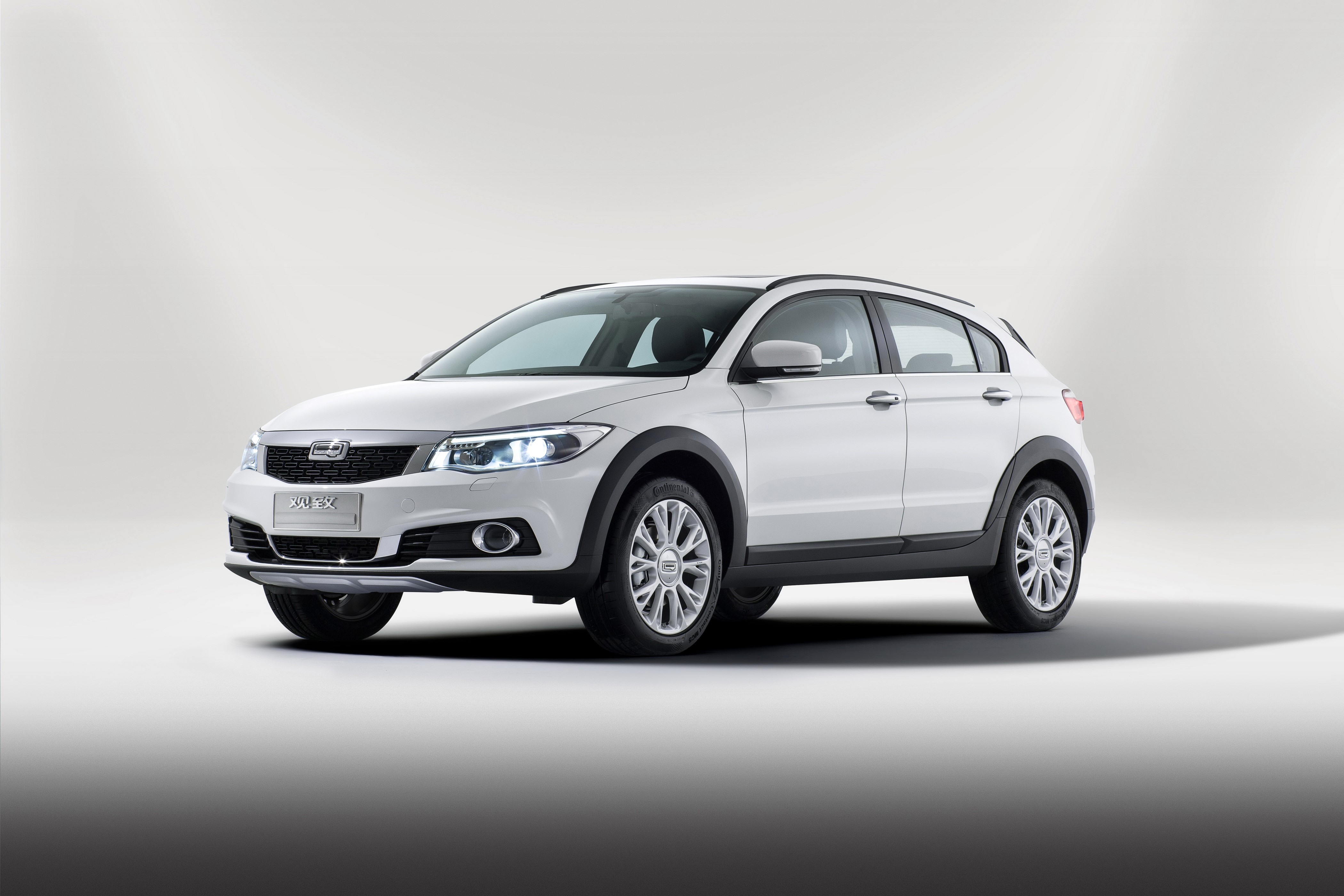 4K 2014 Qoros 3 City SUV 1.6T White SUV HD Wallpaper