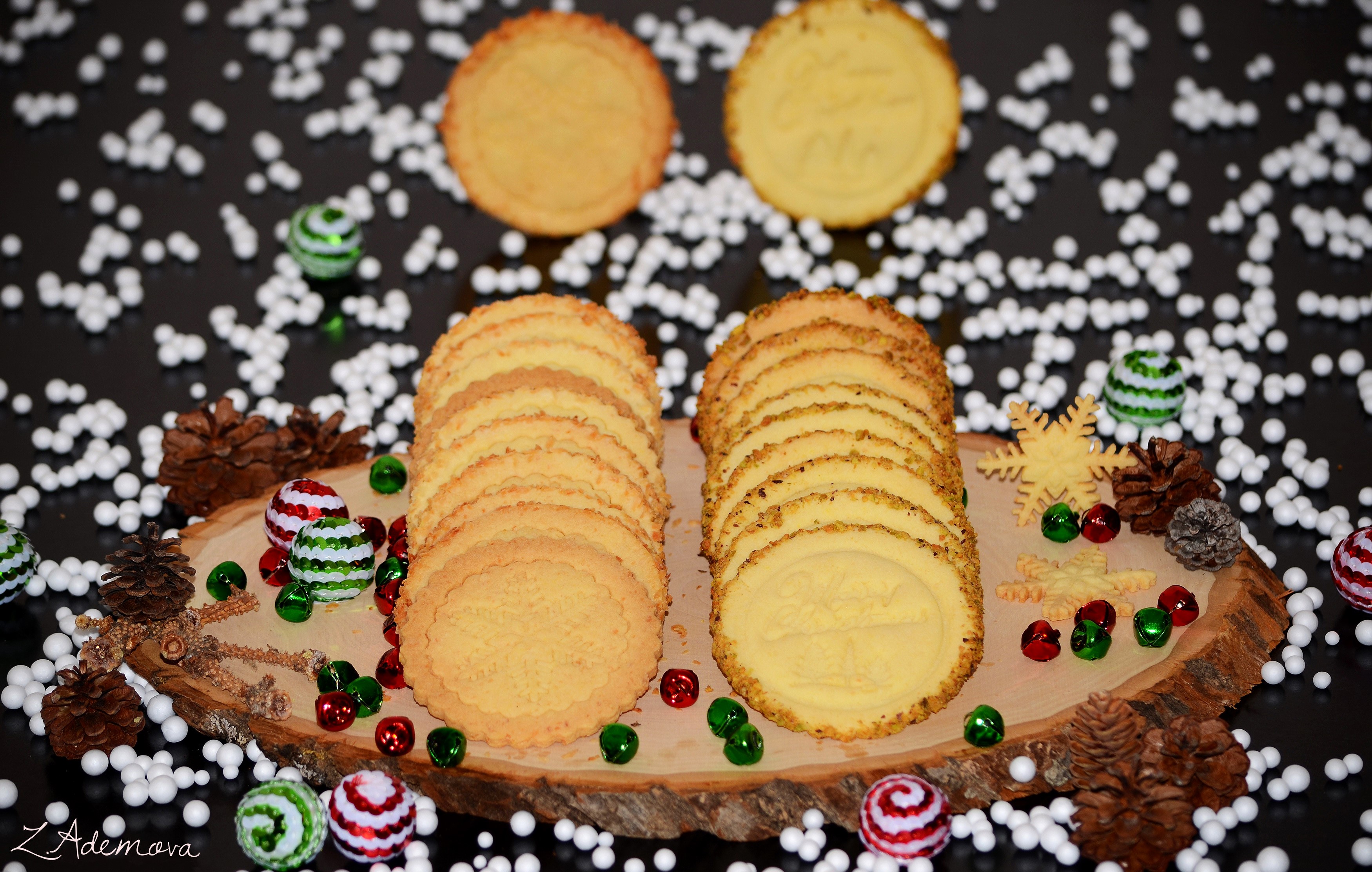 Christmas cookies with festive decorations HD Wallpaper