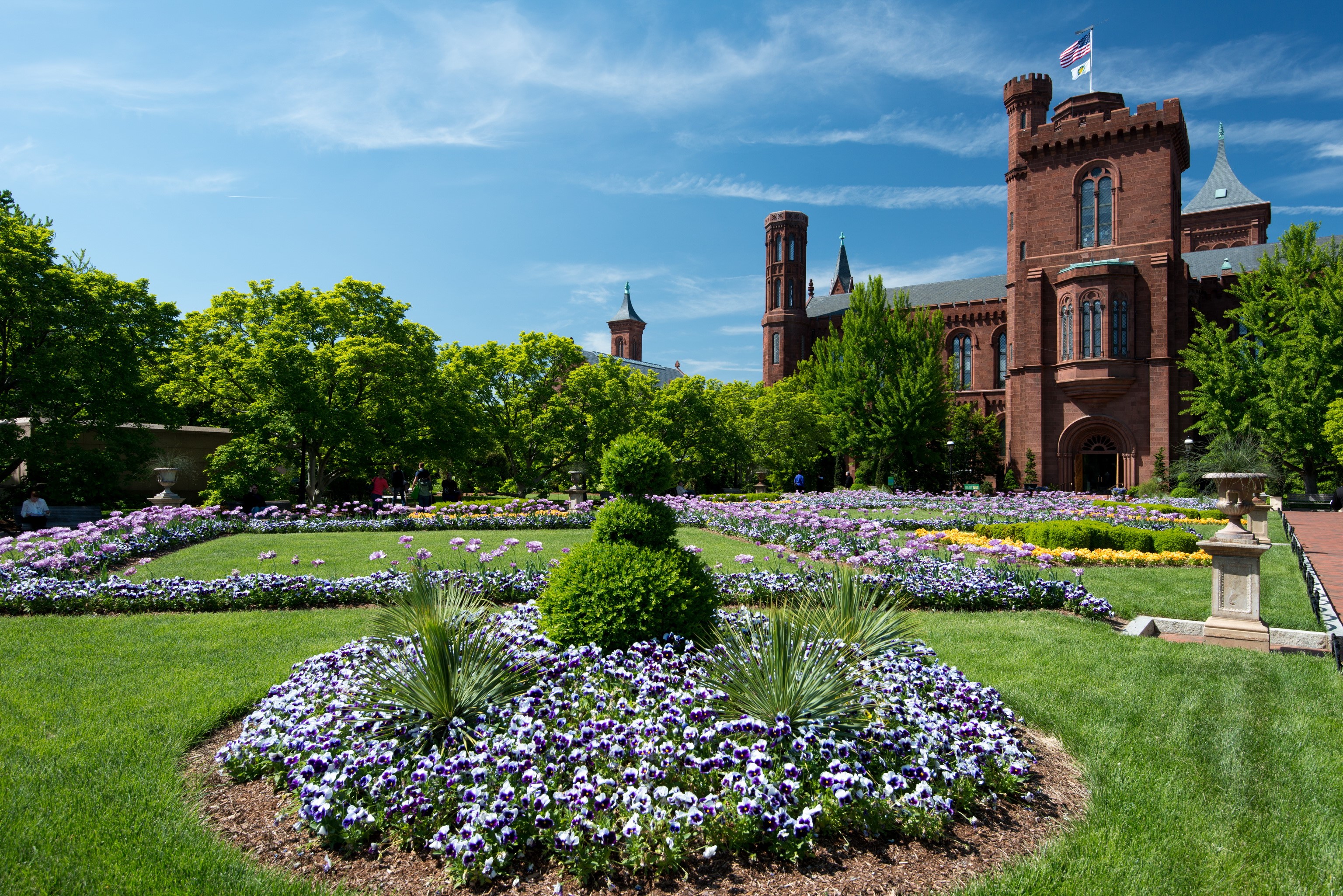 Smithsonian Castle and gardens in Washington D.C. HD Wallpaper
