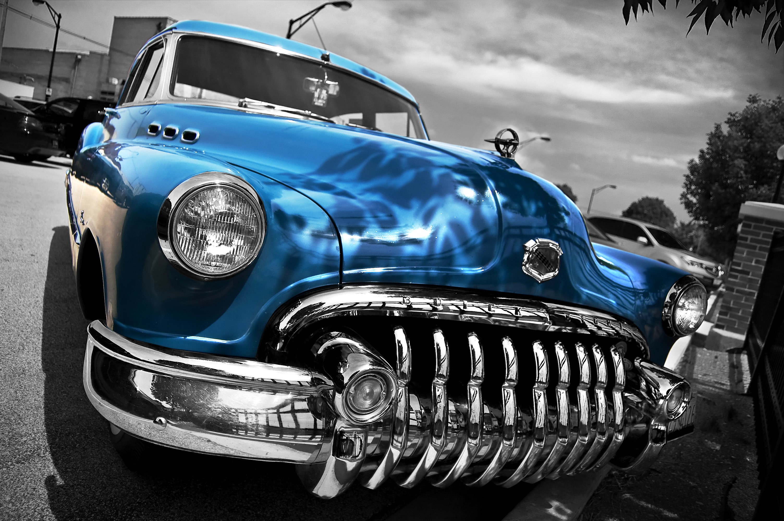 Blue 1950 Buick with chrome grille HD Wallpaper