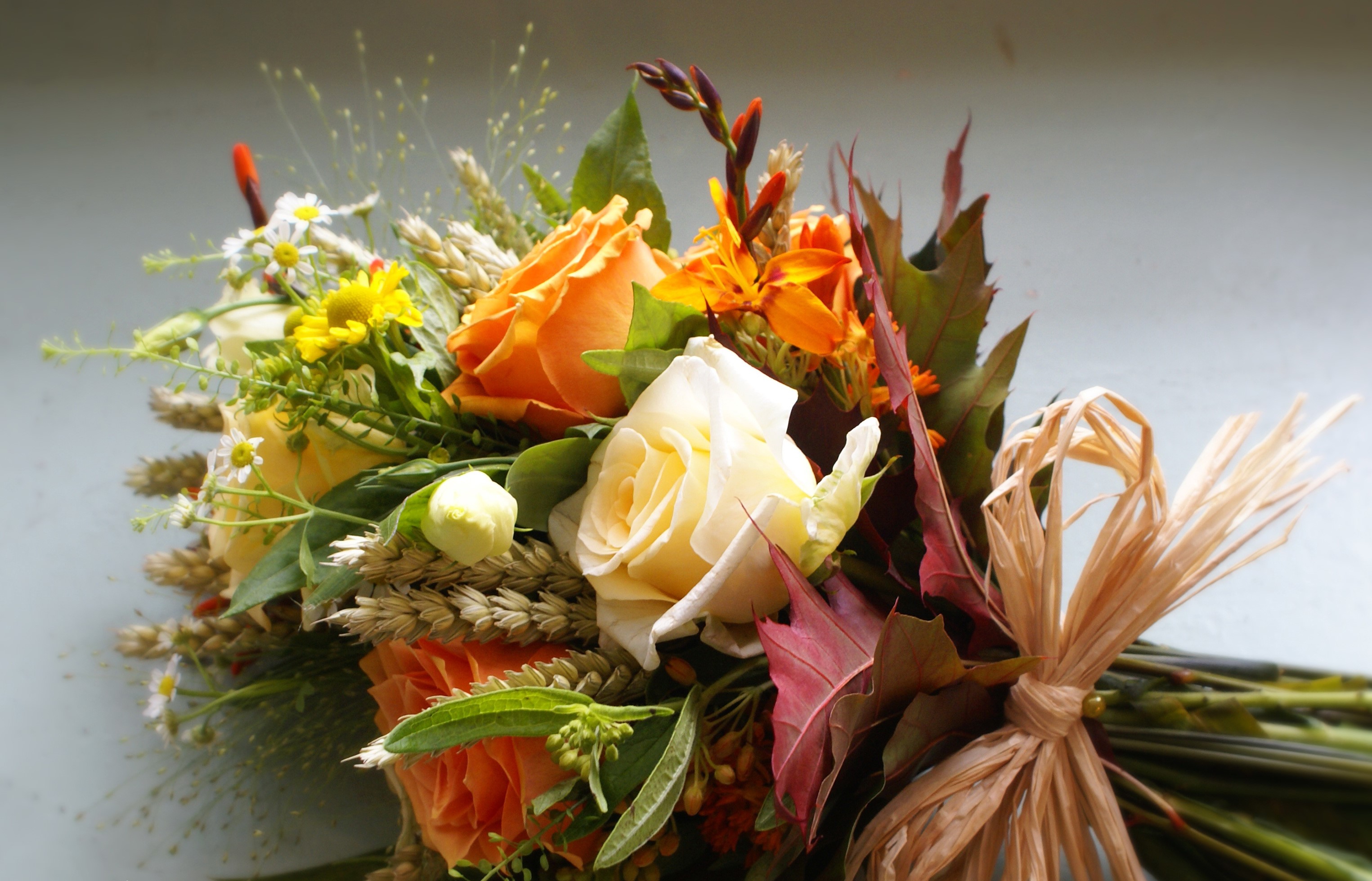 Autumn bouquet with roses, wheat, and leaves HD Wallpaper