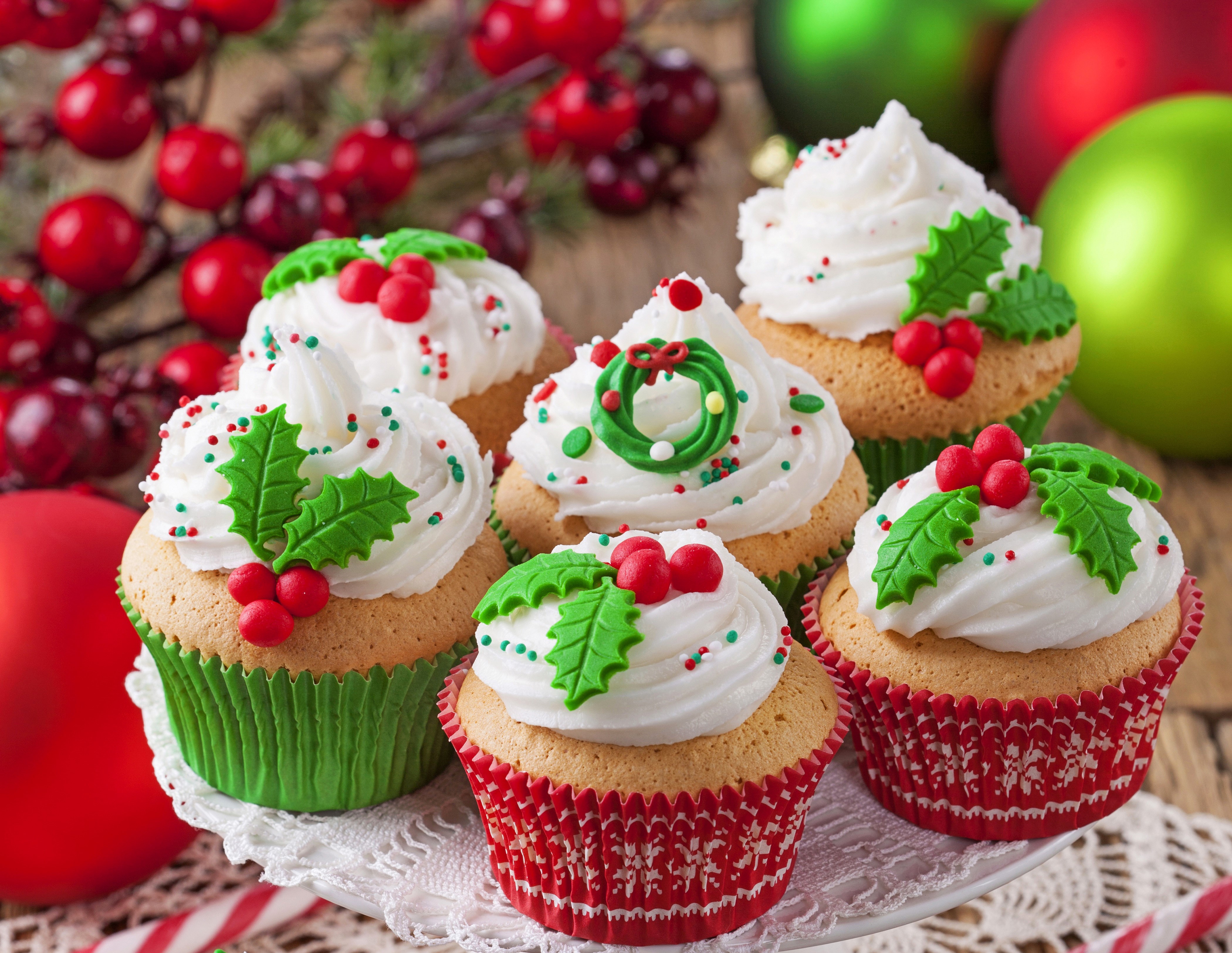 Christmas Cupcakes with Holly and Berries HD Wallpaper