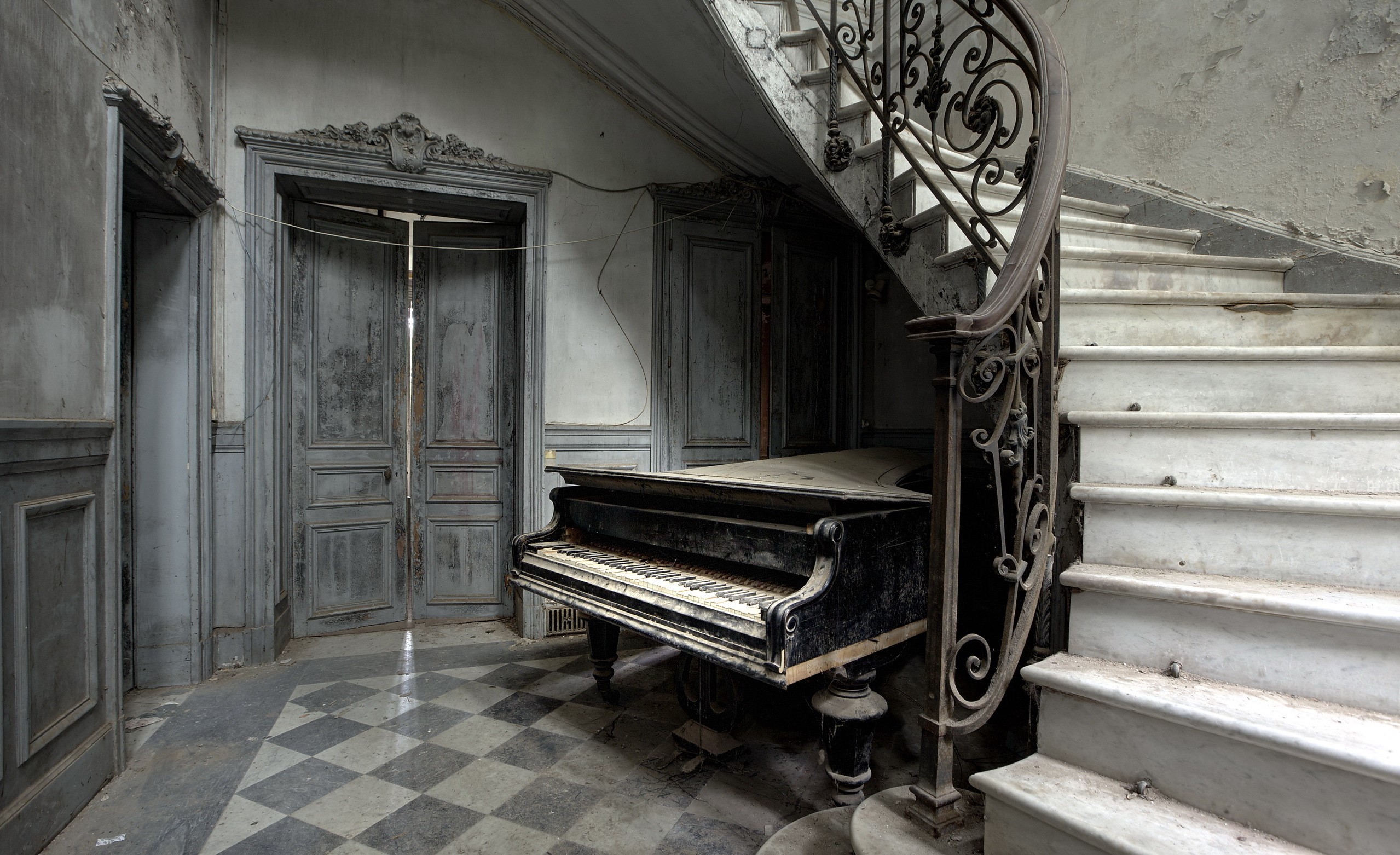 Abandoned grand piano by a marble staircase HD Wallpaper