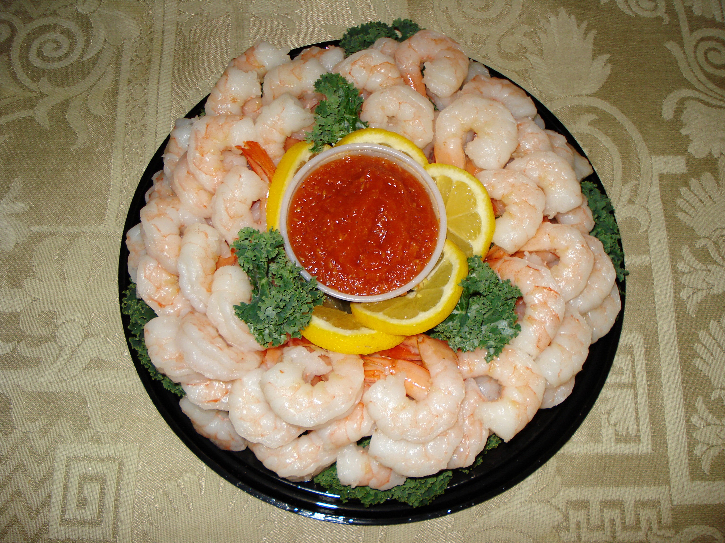 Shrimp platter with cocktail sauce and lemon slices HD Wallpaper
