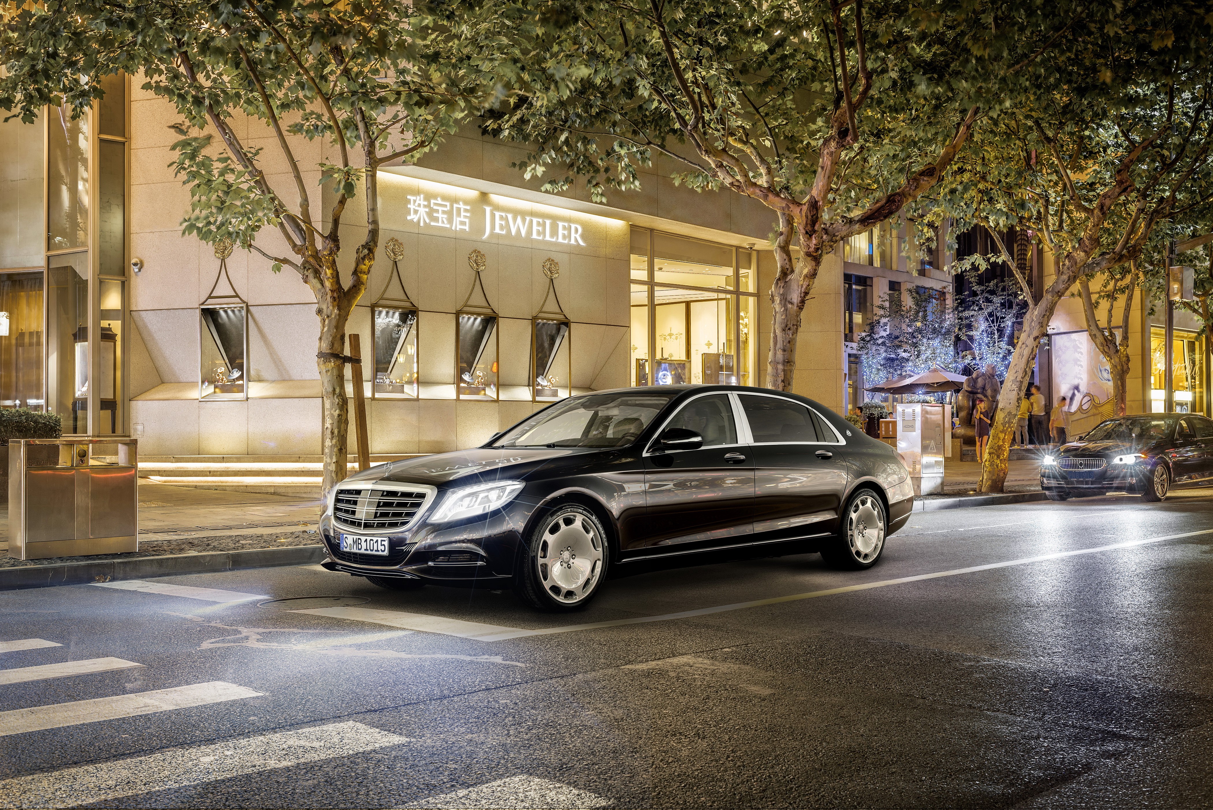 4K Mercedes-Benz Maybach S-Class W222 at Night HD Wallpaper