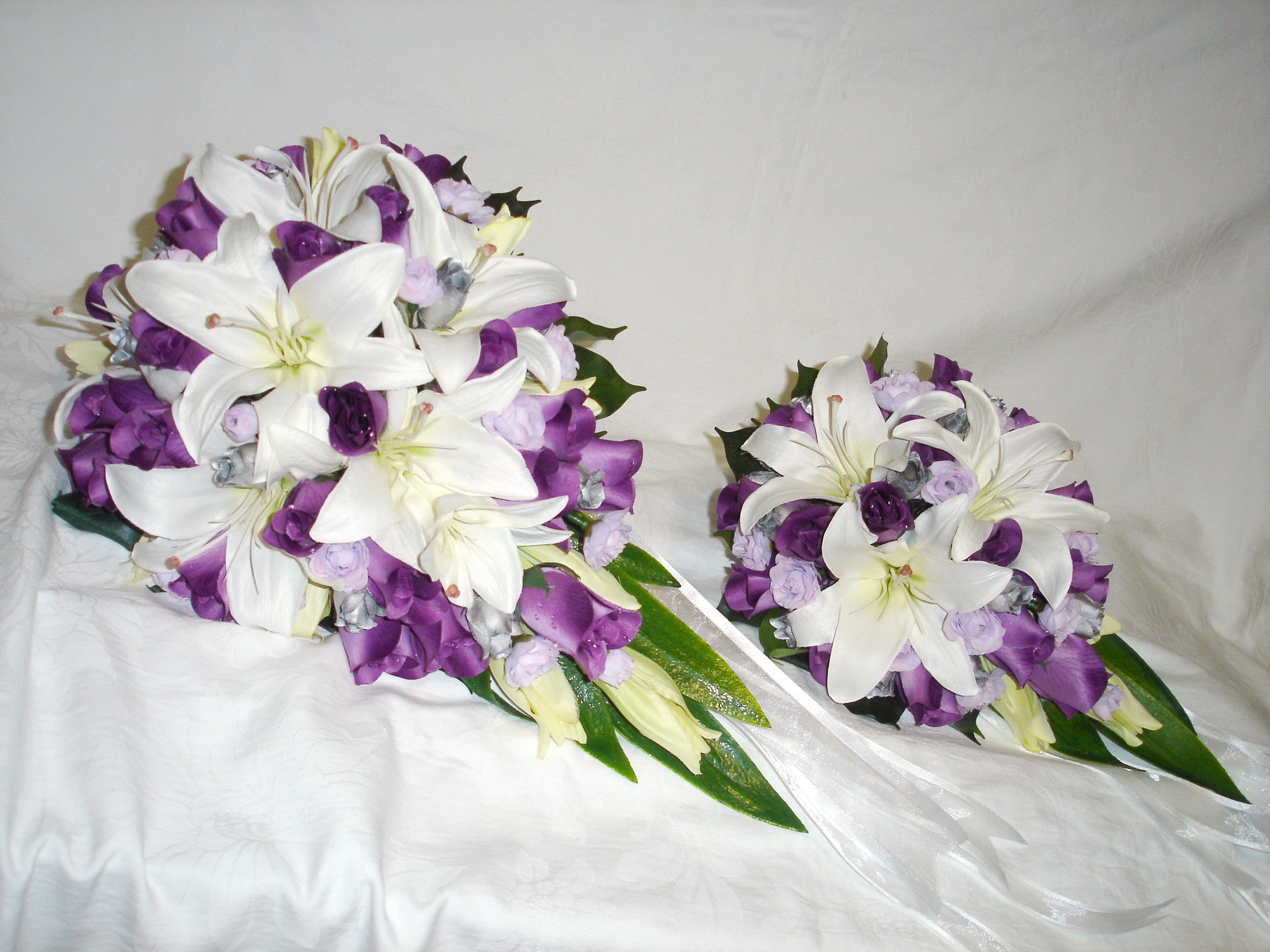Two bouquets of white lilies and purple flowers HD Wallpaper