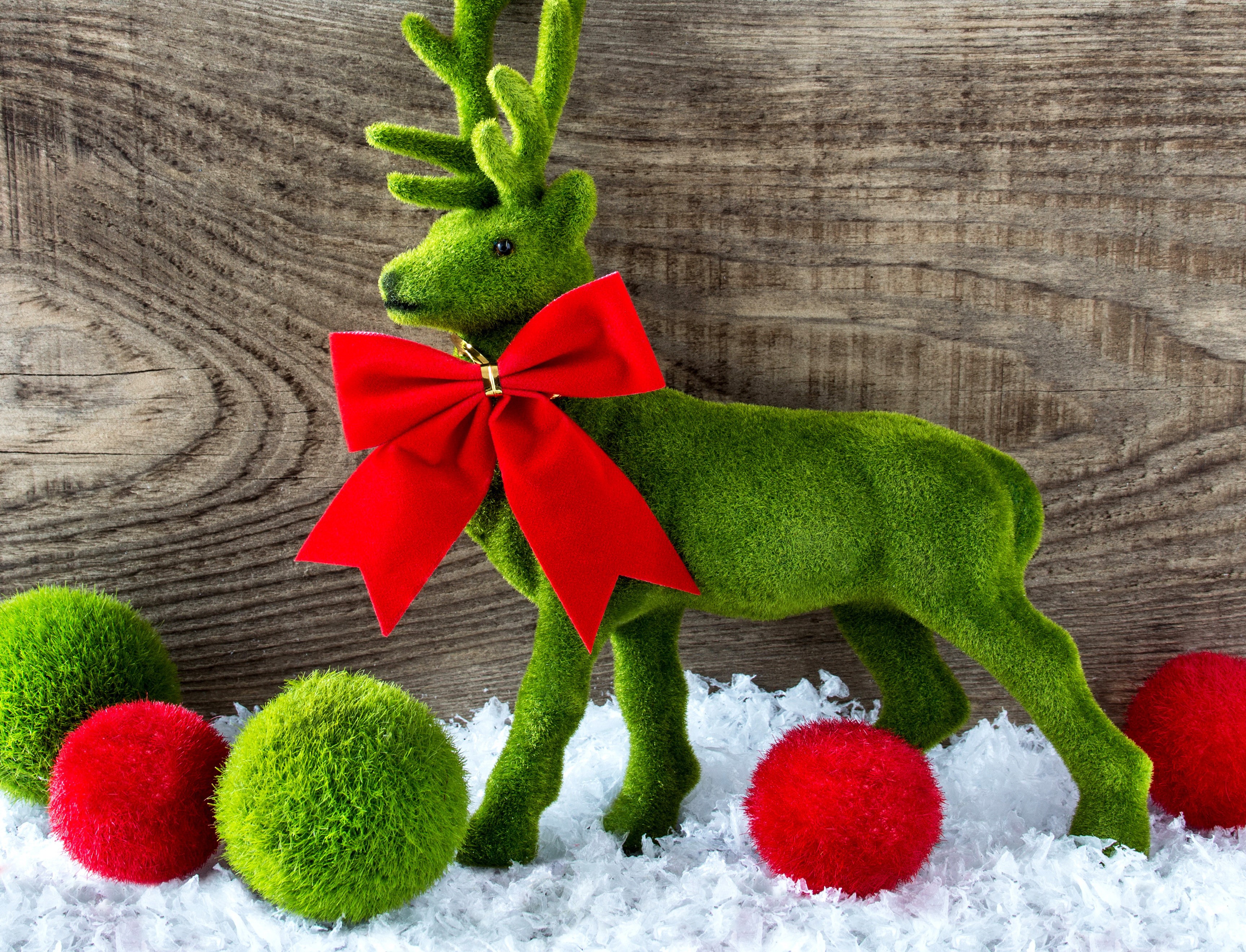 Green moss reindeer with red bow and Christmas balls HD Wallpaper
