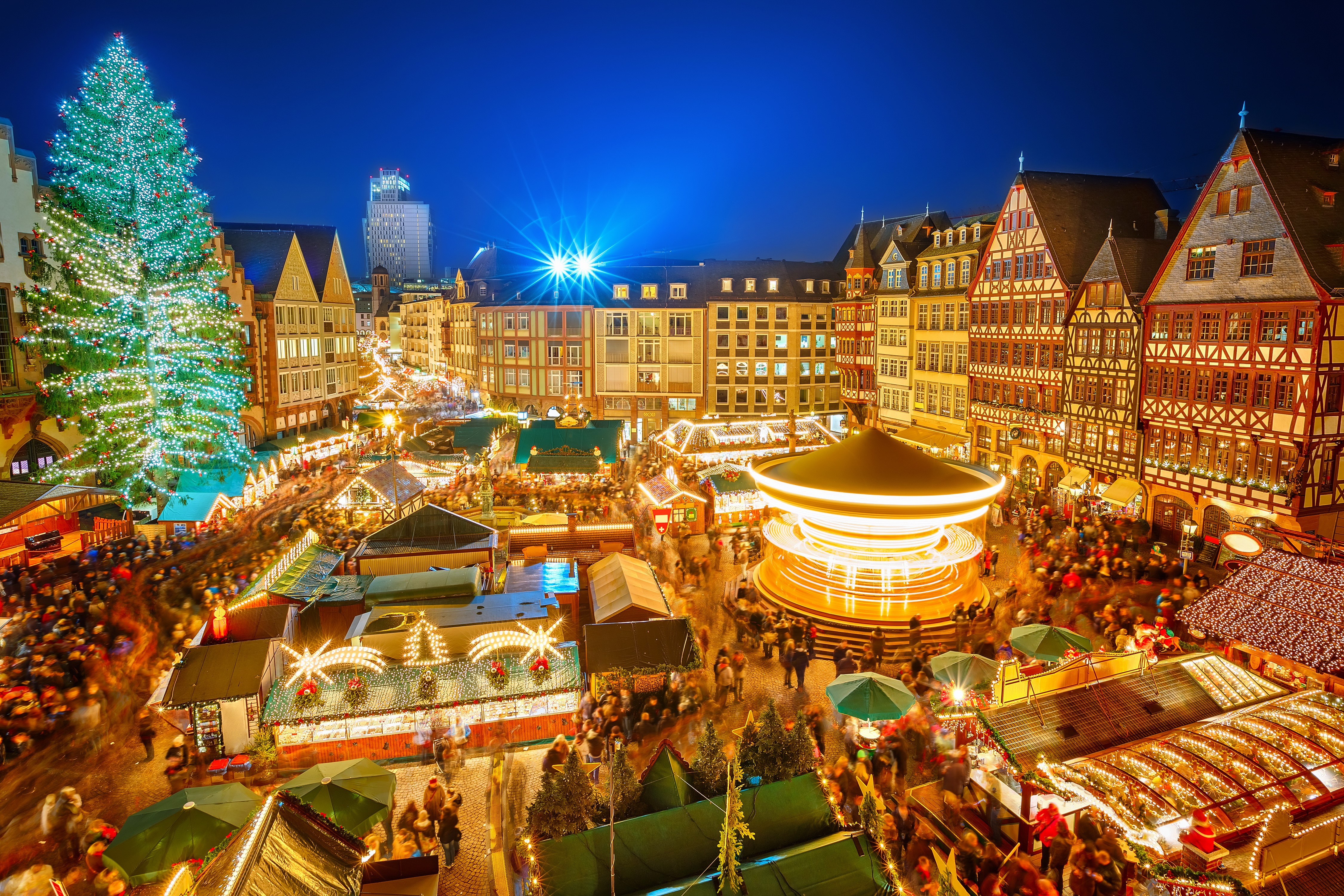 4K Christmas Market in Nuremberg, Germany at Night HD Wallpaper