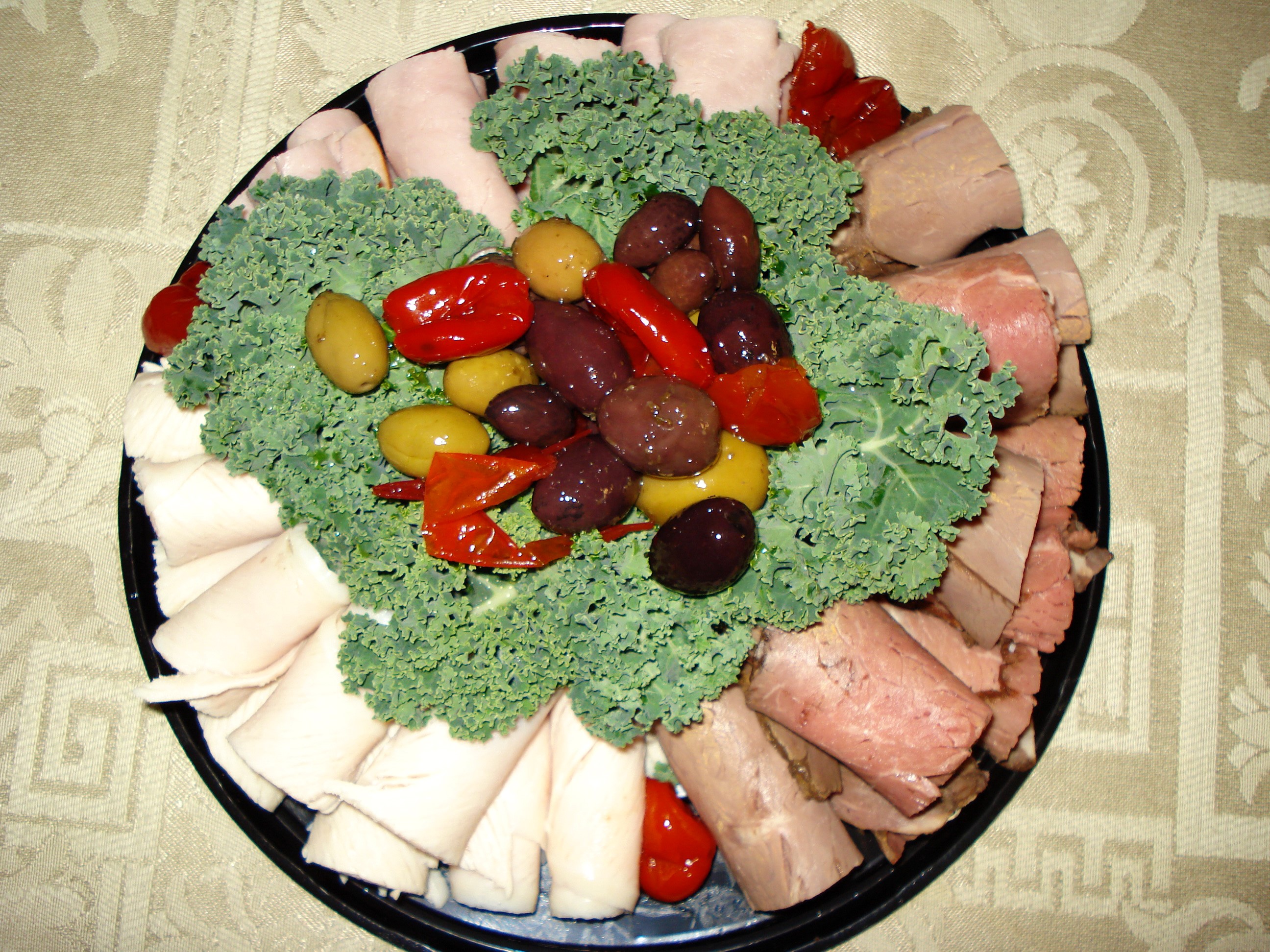 Meat and cheese platter with olives and peppers HD Wallpaper