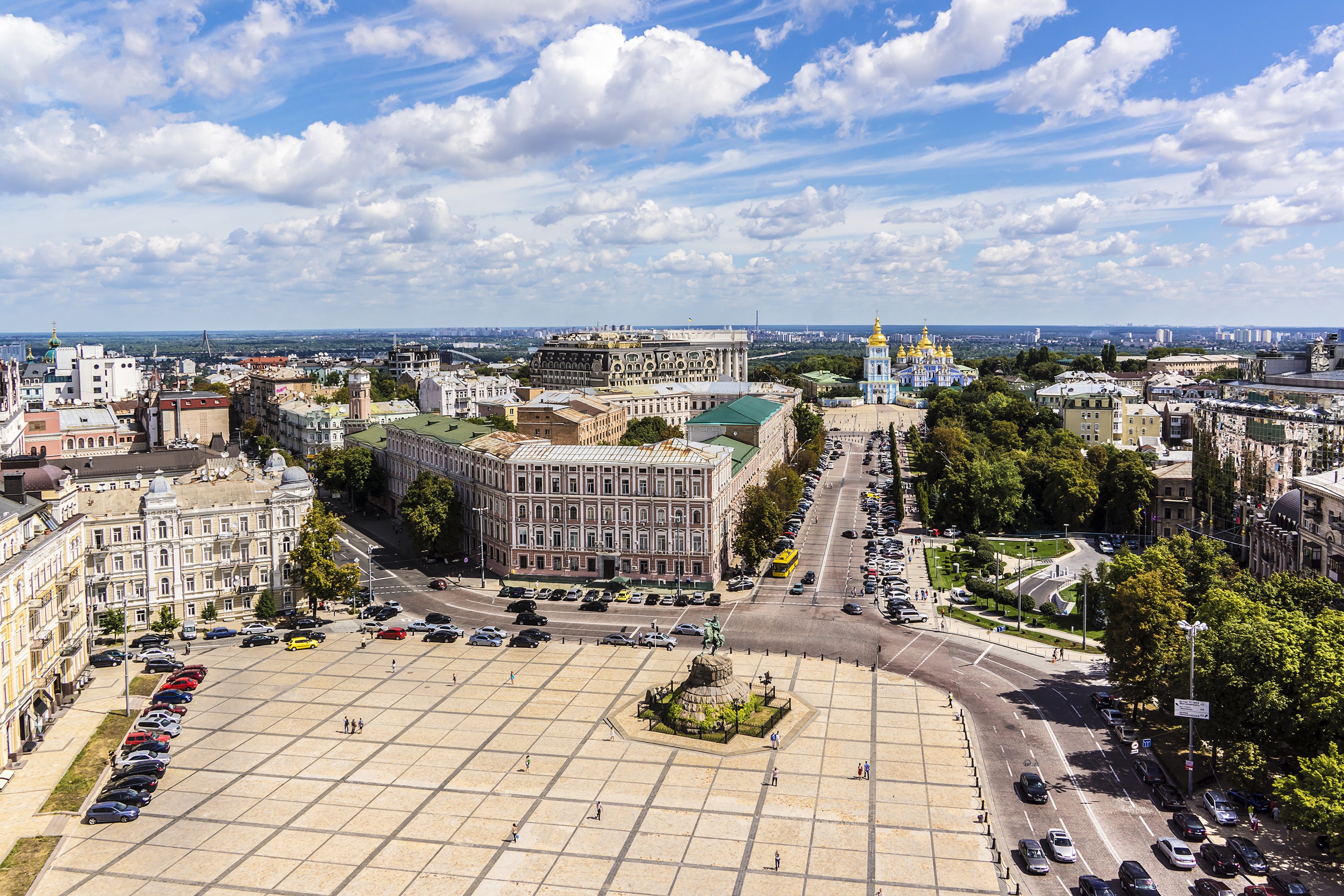 Kyiv cityscape with St. Michael's Golden-Domed Monastery HD Wallpaper