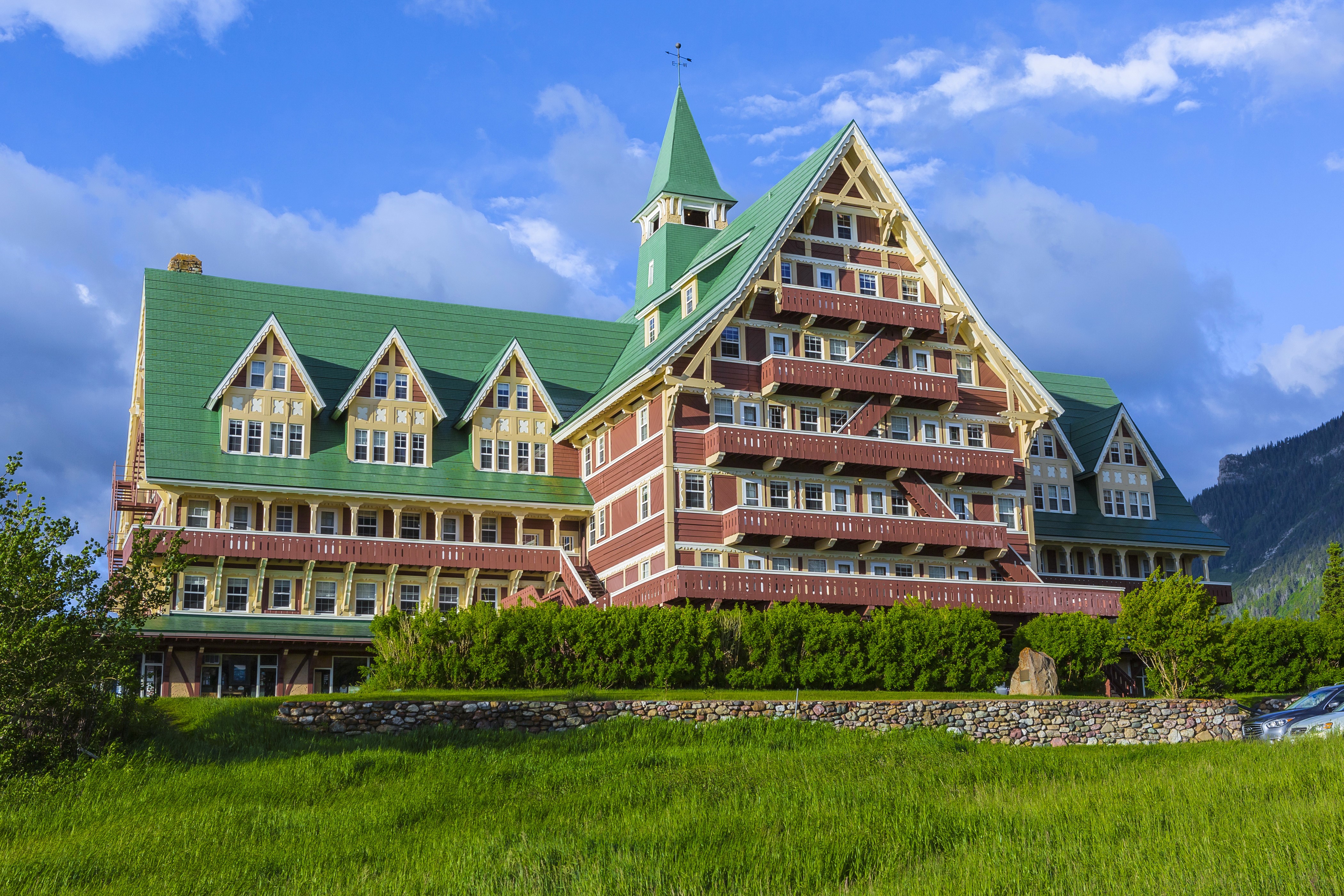 Prince of Wales Hotel Waterton National Park Alberta Canada HD Wallpaper