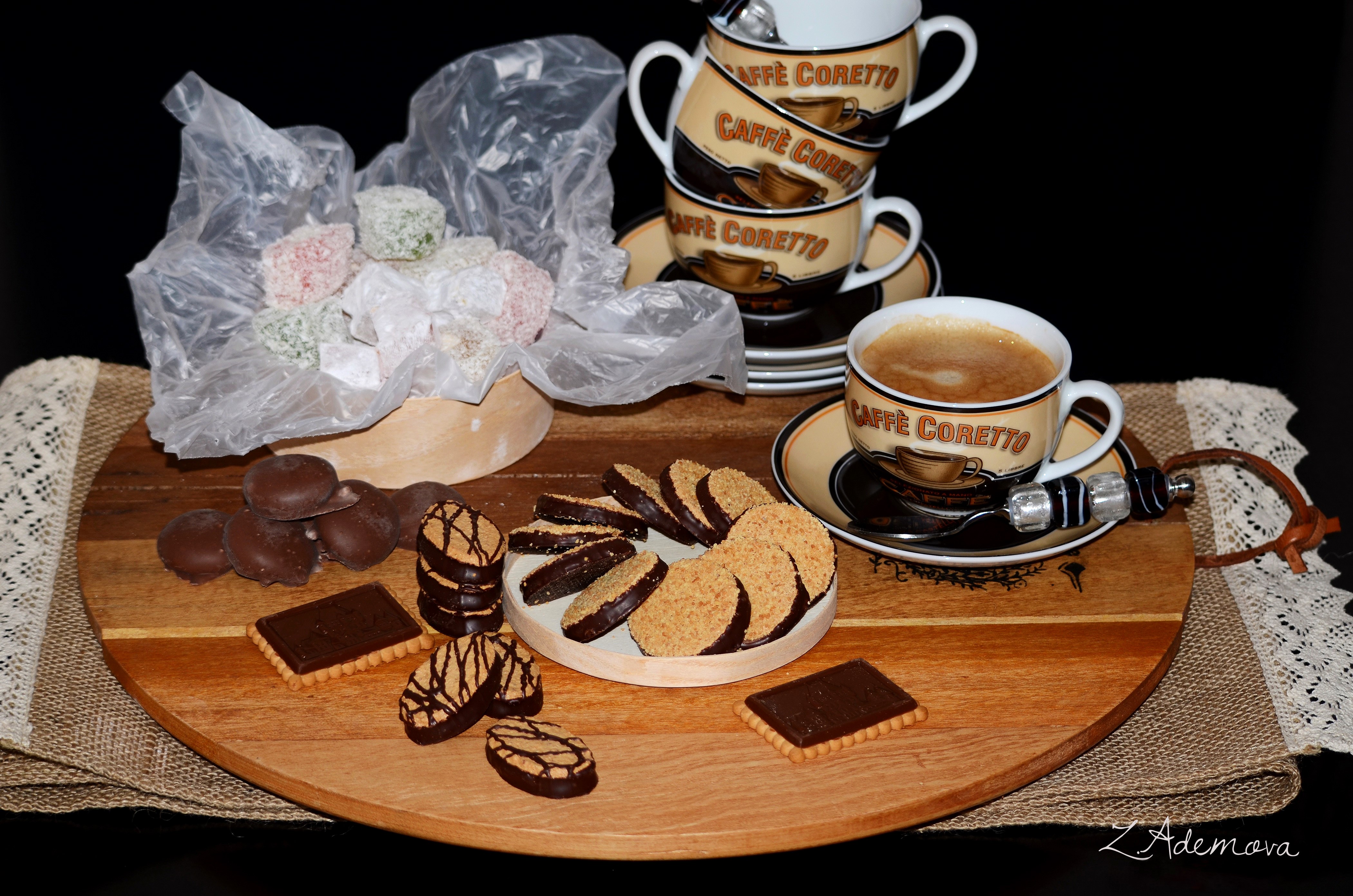 Coffee cups and assorted pastries on a wooden board HD Wallpaper
