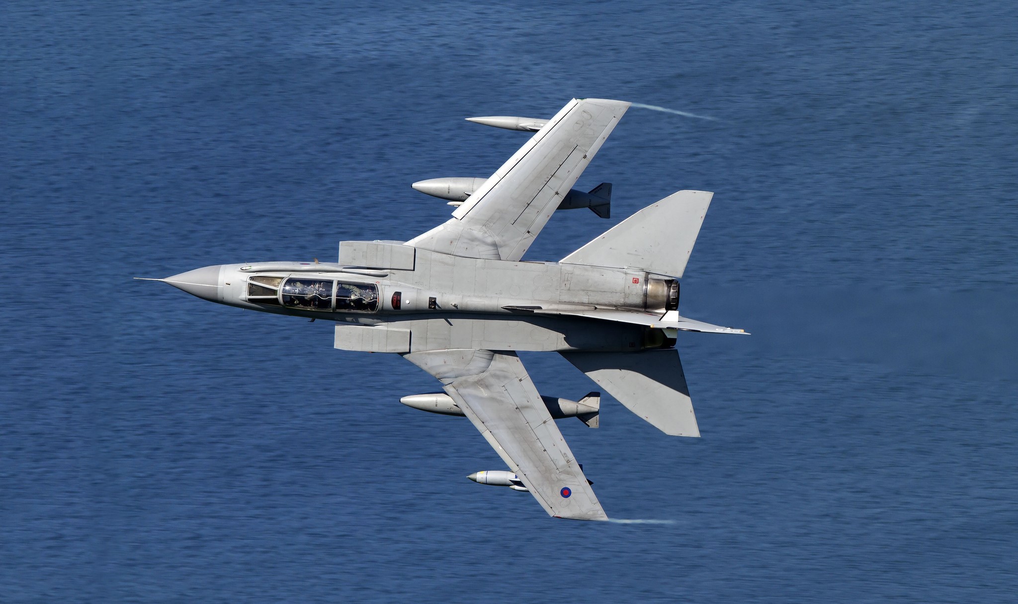 Fighter jet flying over the ocean HD Wallpaper