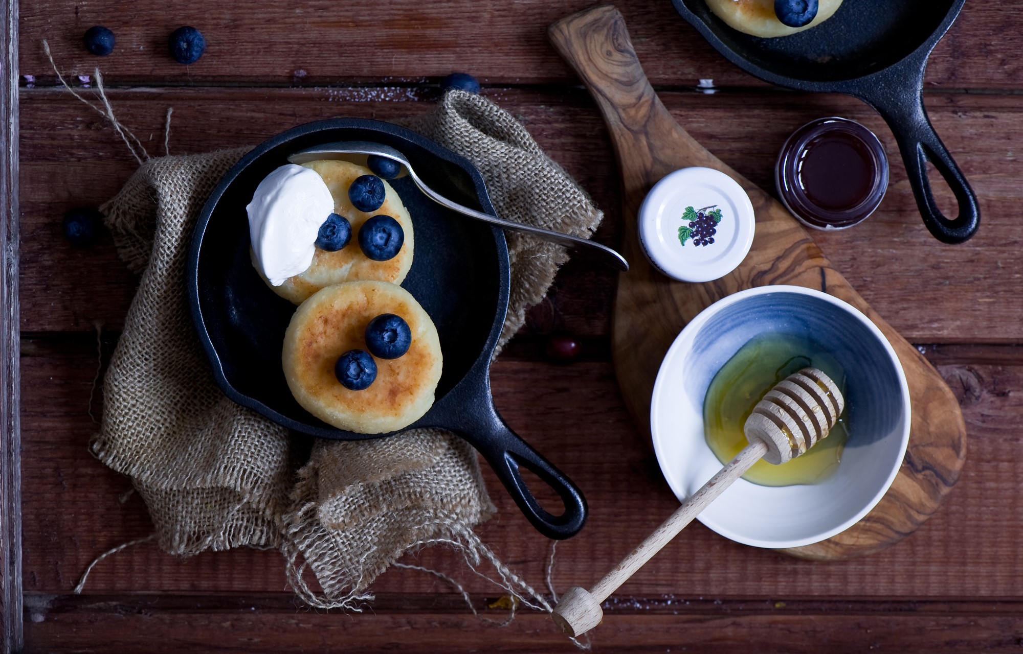 Pancakes with blueberries and honey HD Wallpaper