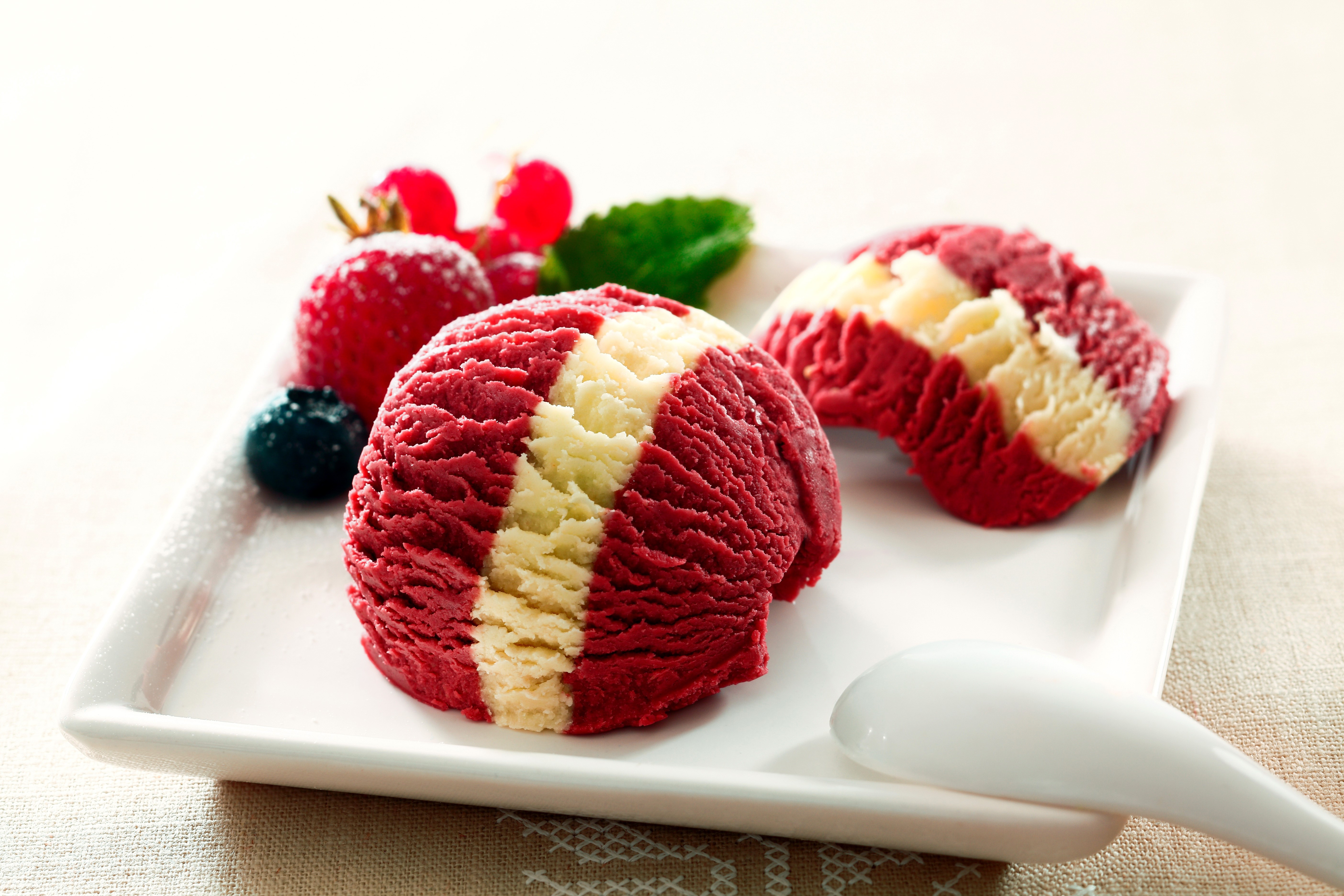 Red and white ice cream scoops with berries HD Wallpaper