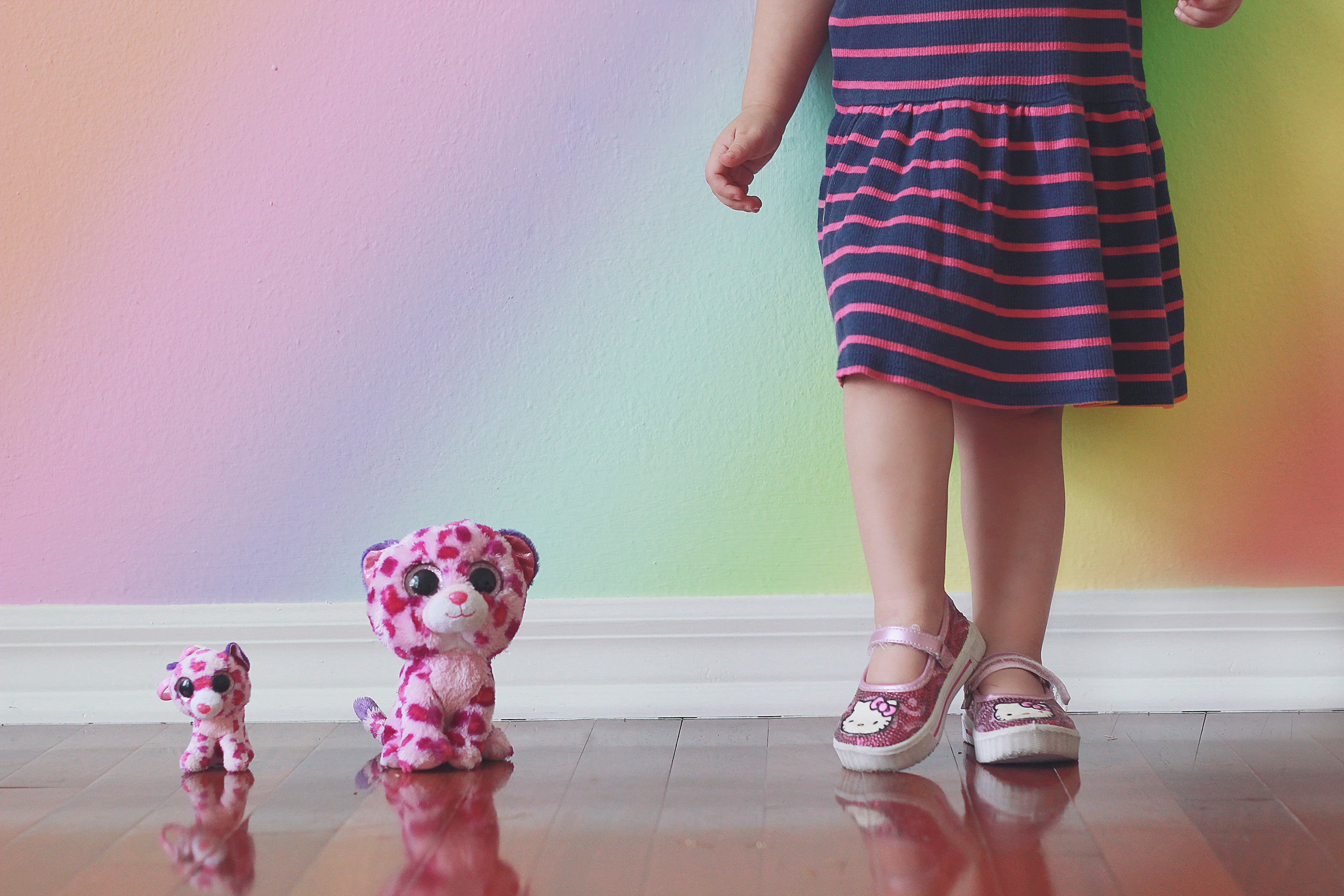 Girl with stuffed animals HD Wallpaper