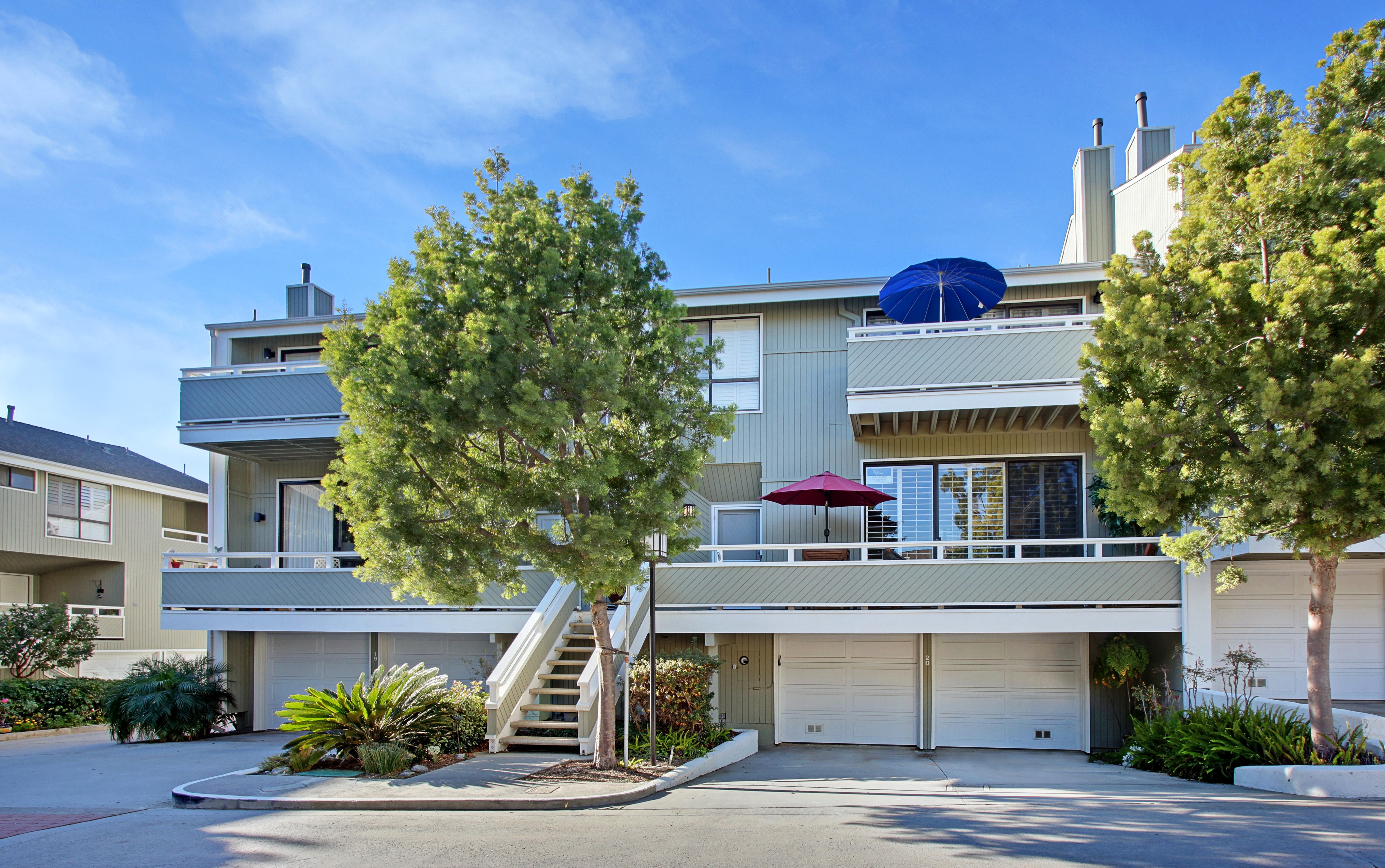 Townhouses with Garages and Balconies HD Wallpaper